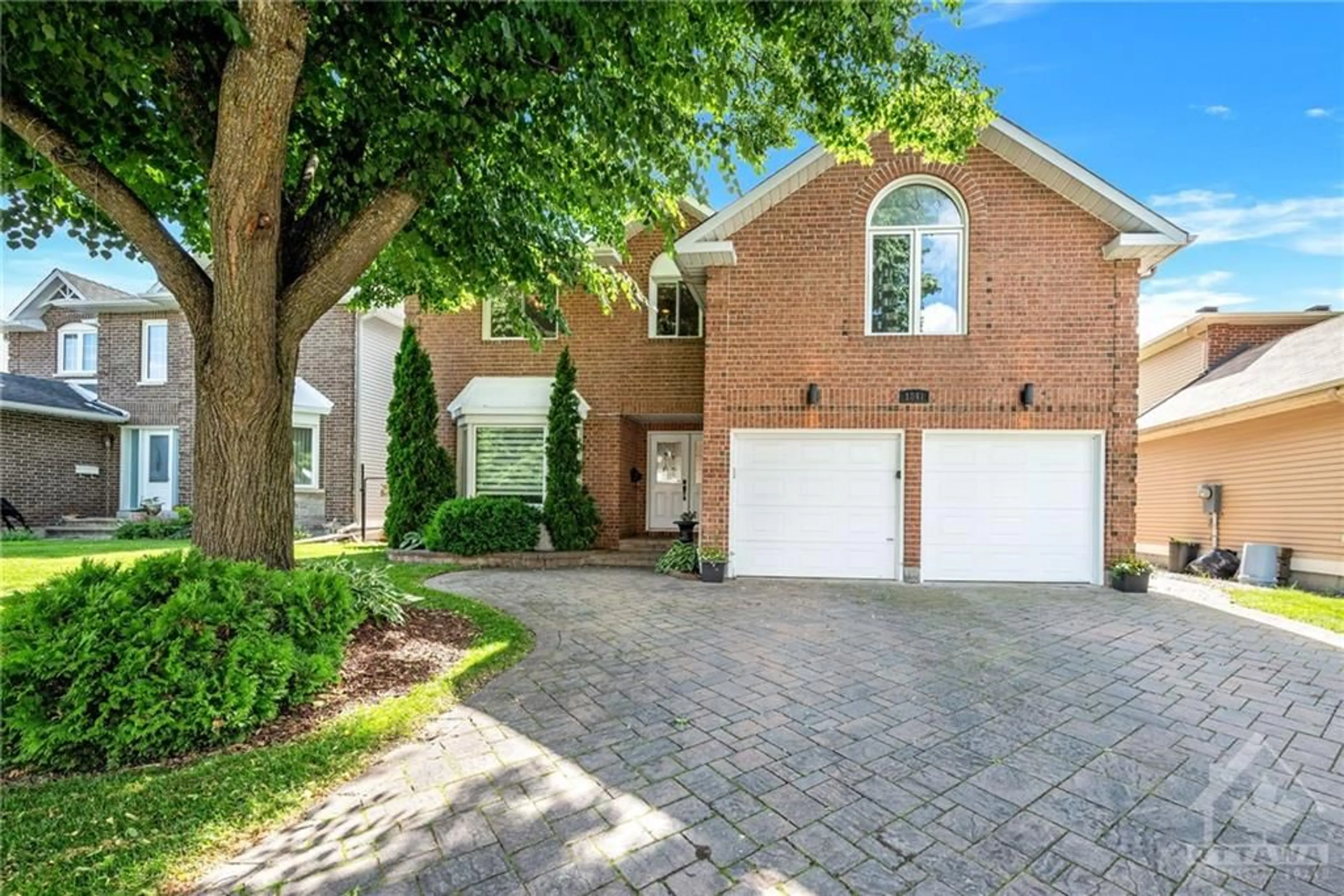 Home with brick exterior material for 1841 ROBINWOOD Pl, Ottawa Ontario K1C 6L3