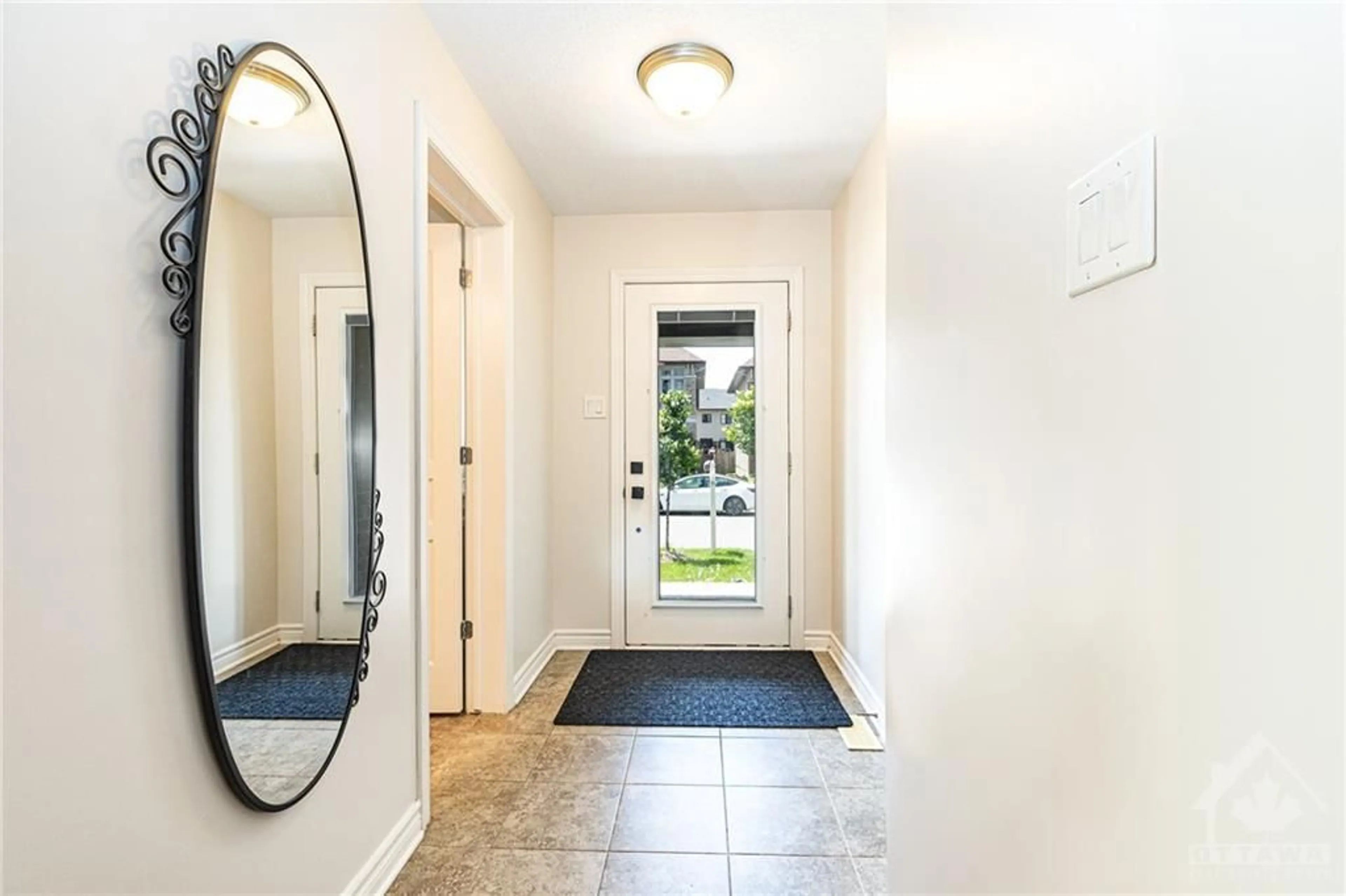 Indoor entryway for 104 NUTTING Cres, Ottawa Ontario K4M 0C3