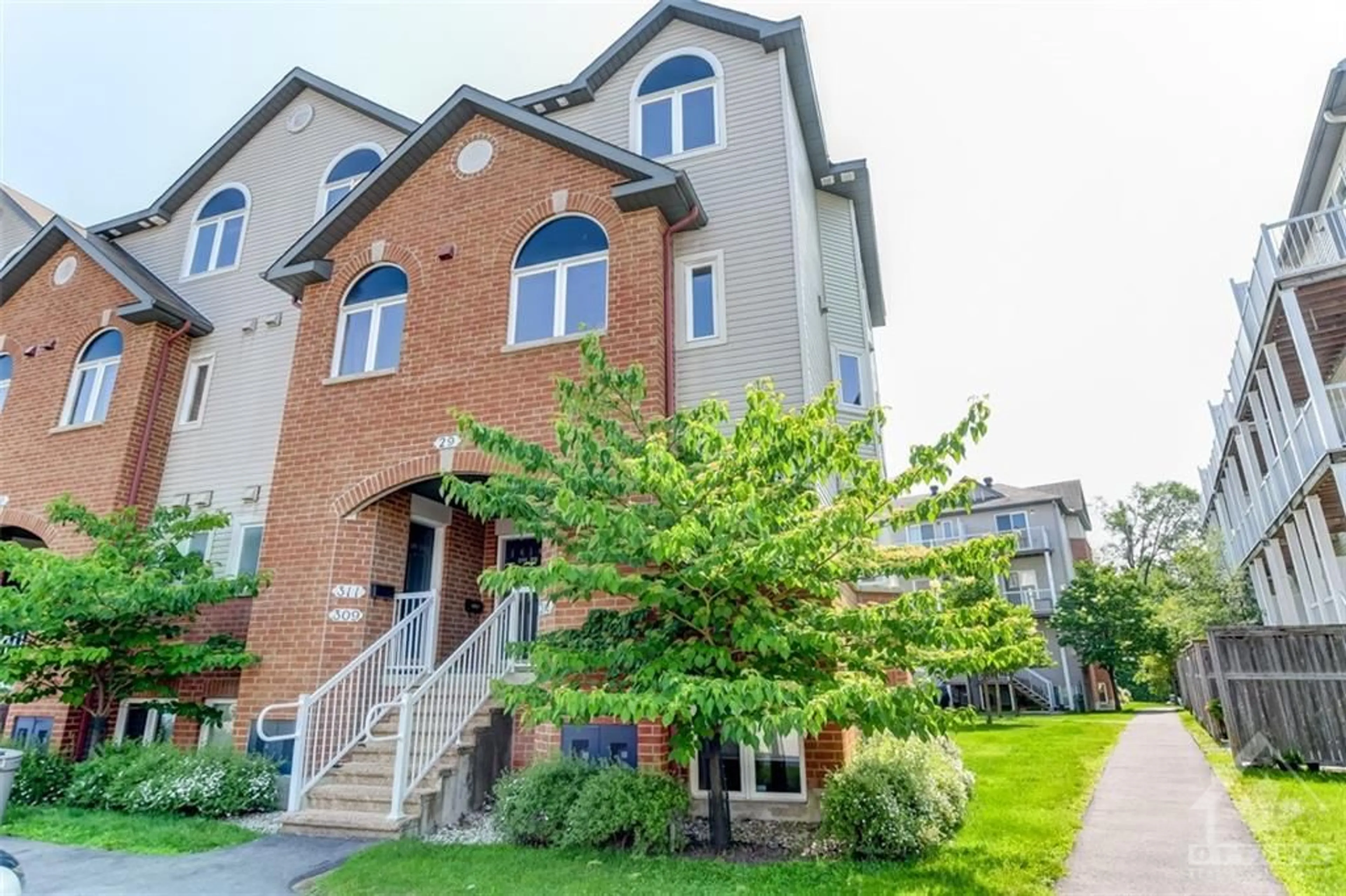 A pic from exterior of the house or condo for 29 JARDIN Pvt #313, Ottawa Ontario K1K 2V6