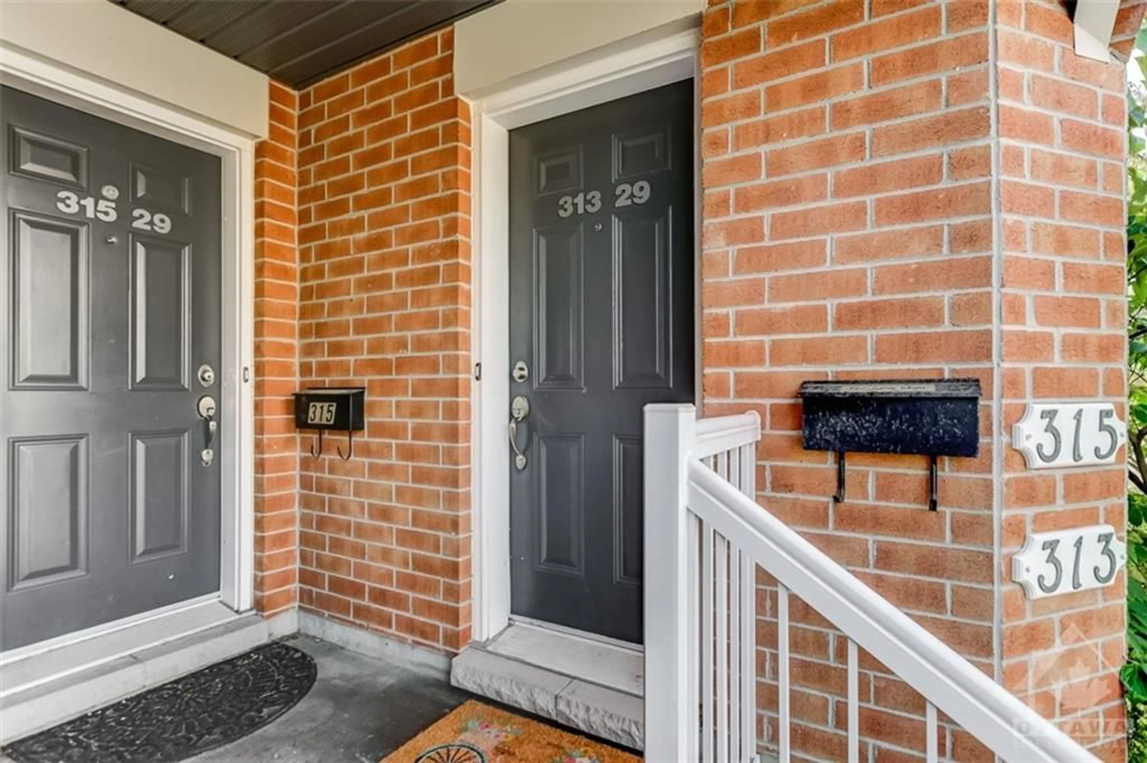 Indoor entryway for 29 JARDIN Pvt #313, Ottawa Ontario K1K 2V6