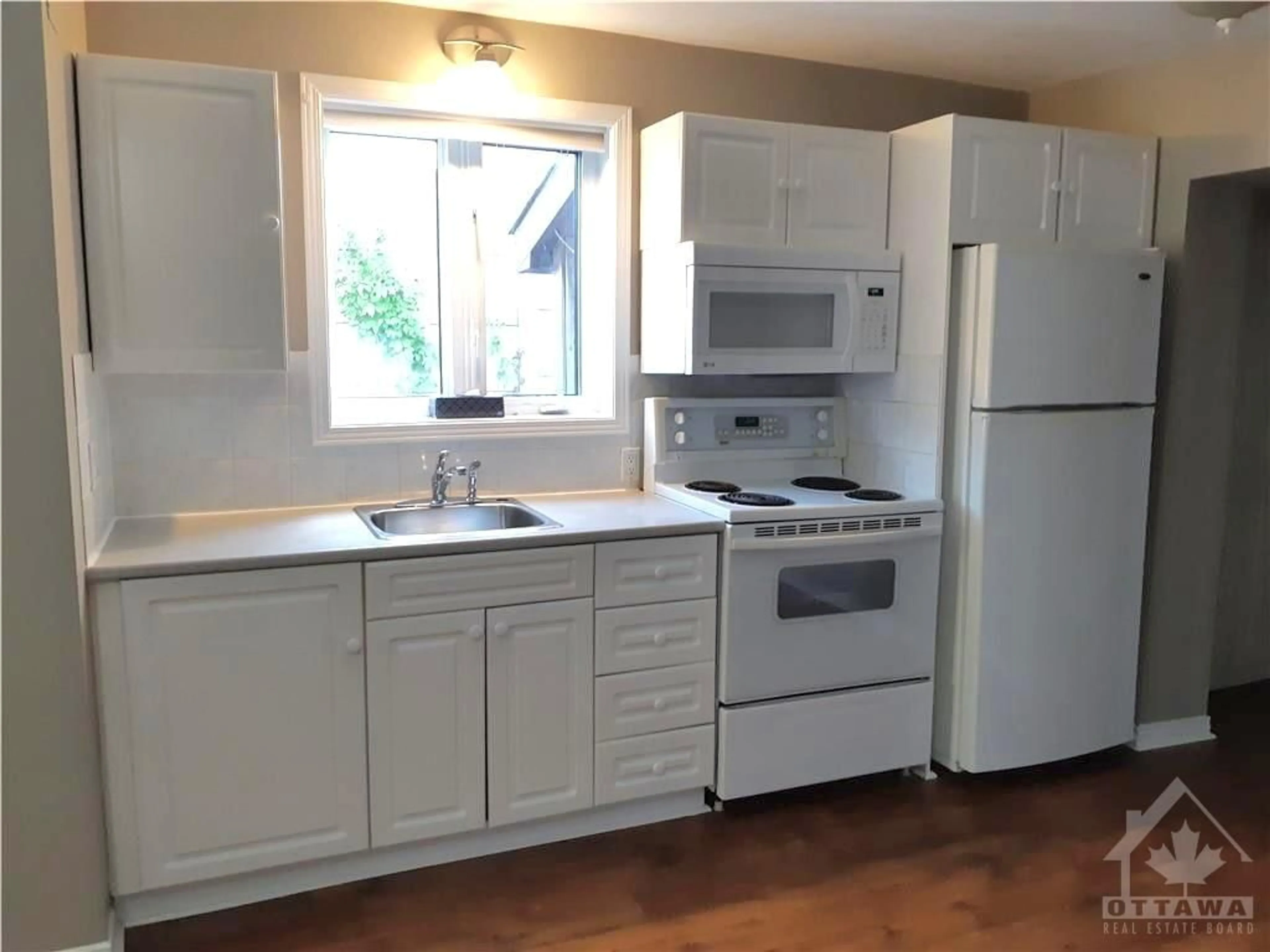 Standard kitchen for 130 SHERBROOKE Ave, Ottawa Ontario K1Y 1R9