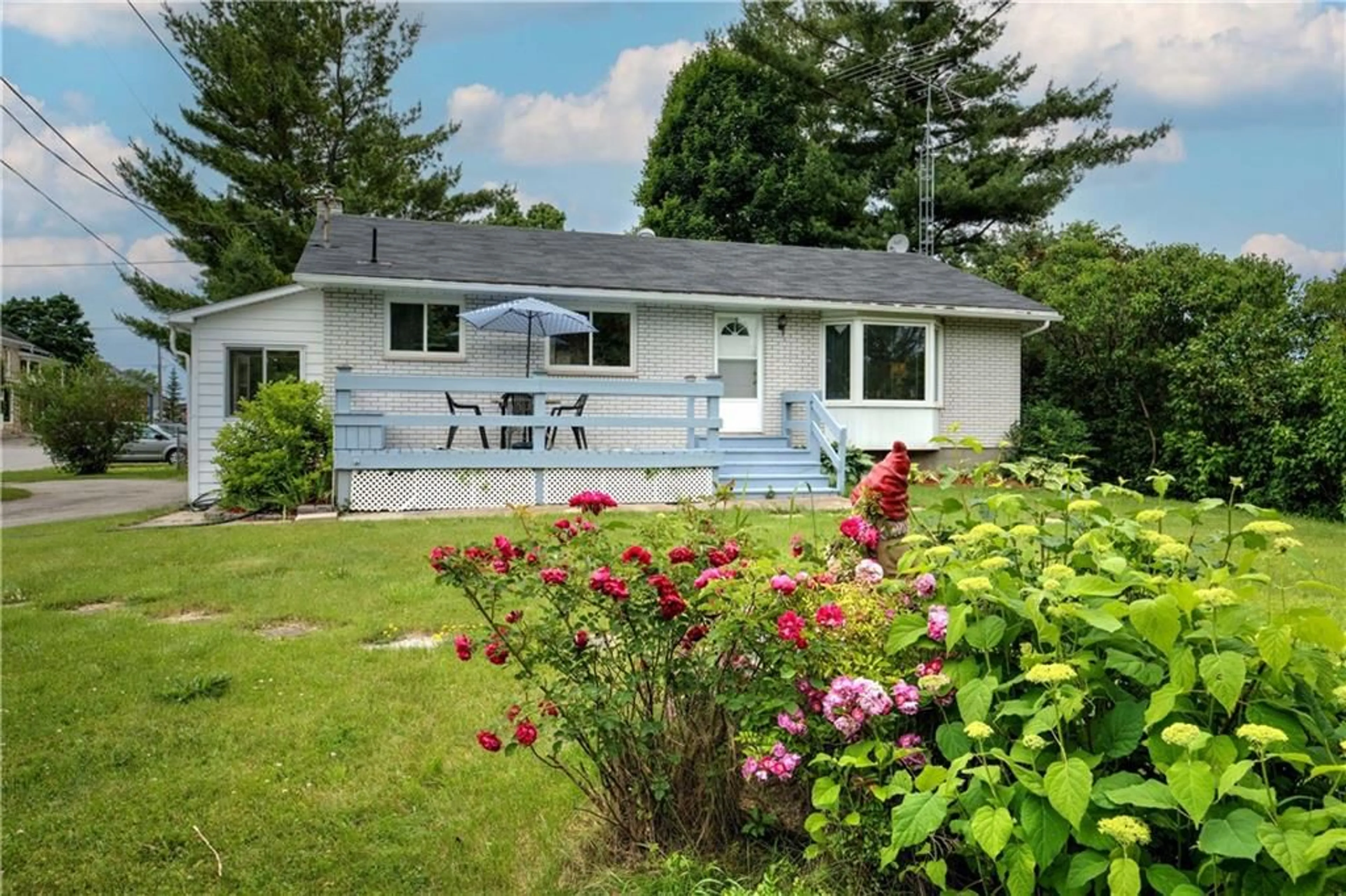 Cottage for 1 MAIN St, Portland Ontario K0G 1V0