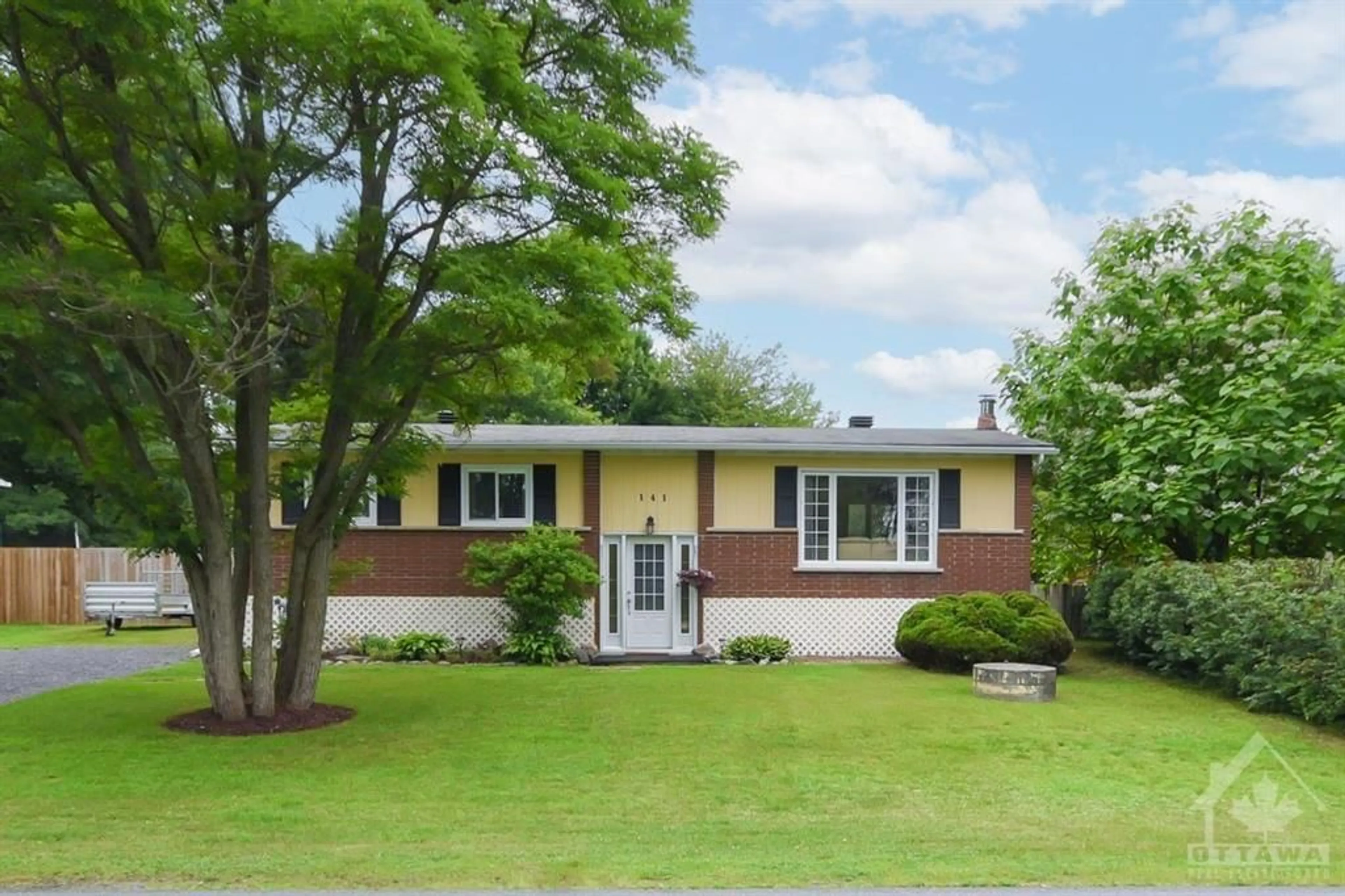 Frontside or backside of a home for 141 MARTIN St, Limoges Ontario K0A 2M0