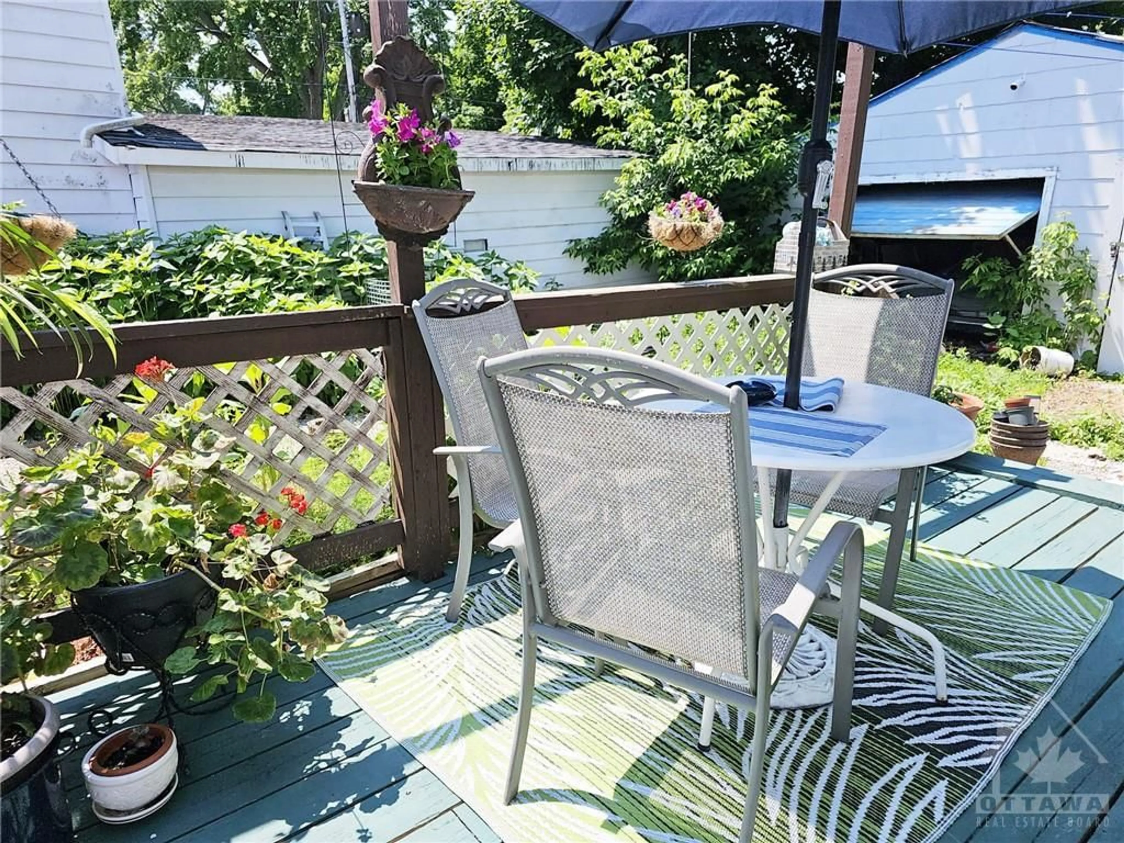 Patio for 27 BROCK St, Perth Ontario K7H 1Z4