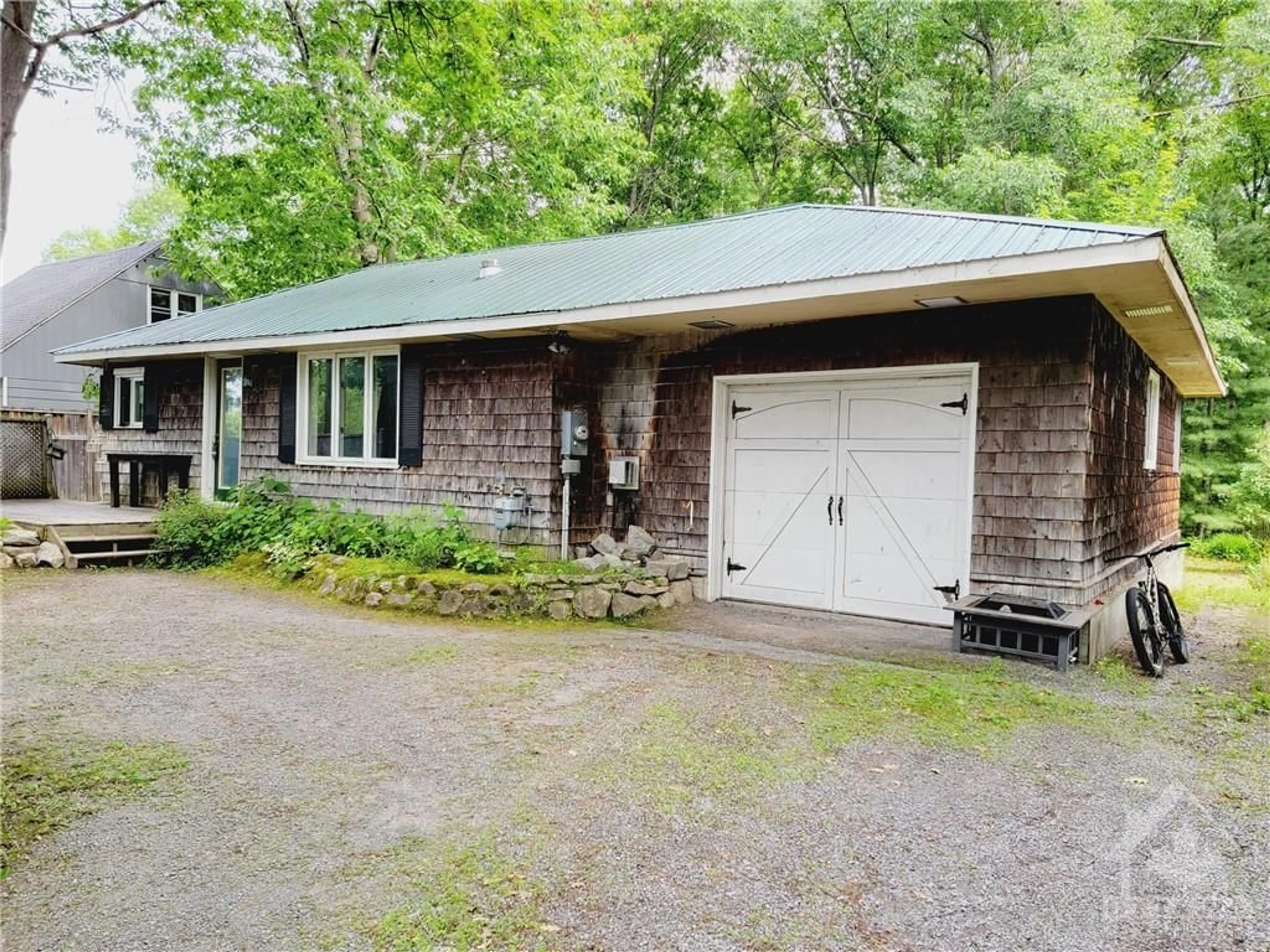 Cottage for 817 BAYVIEW Dr, Woodlawn Ontario K0A 3M0