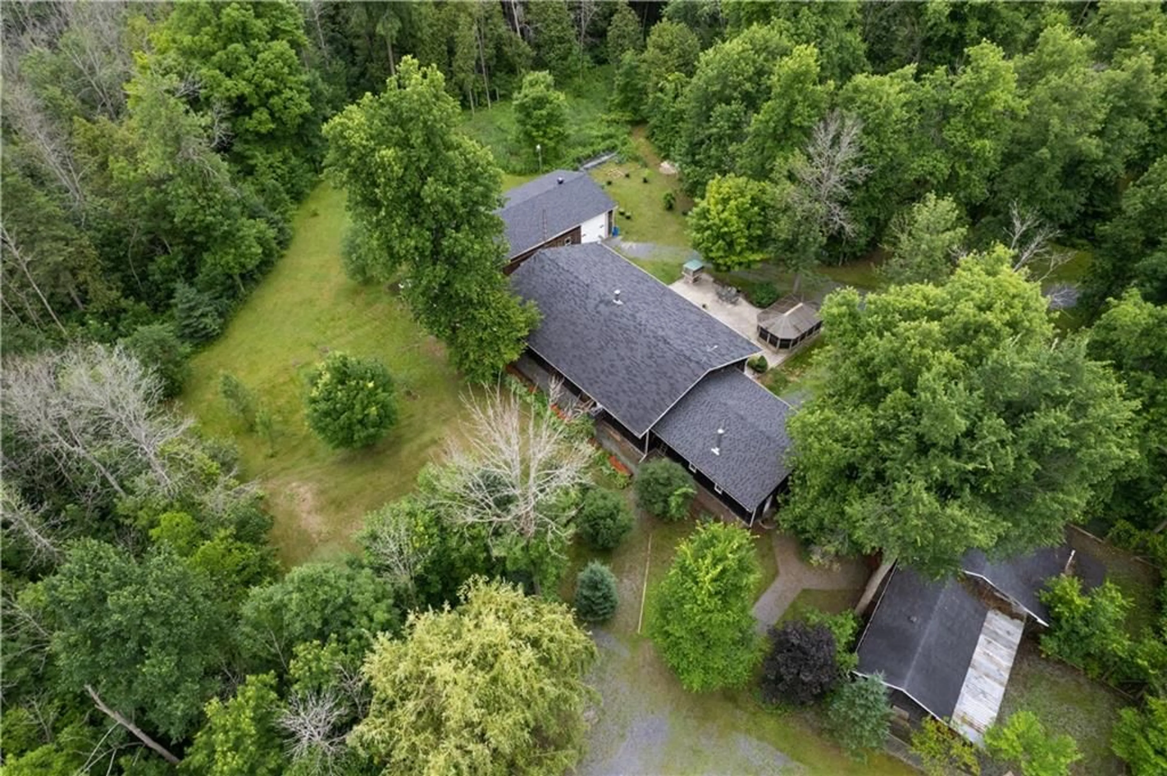 Cottage for 18654 DIVERSION Rd, Apple Hill Ontario K0C 1B0