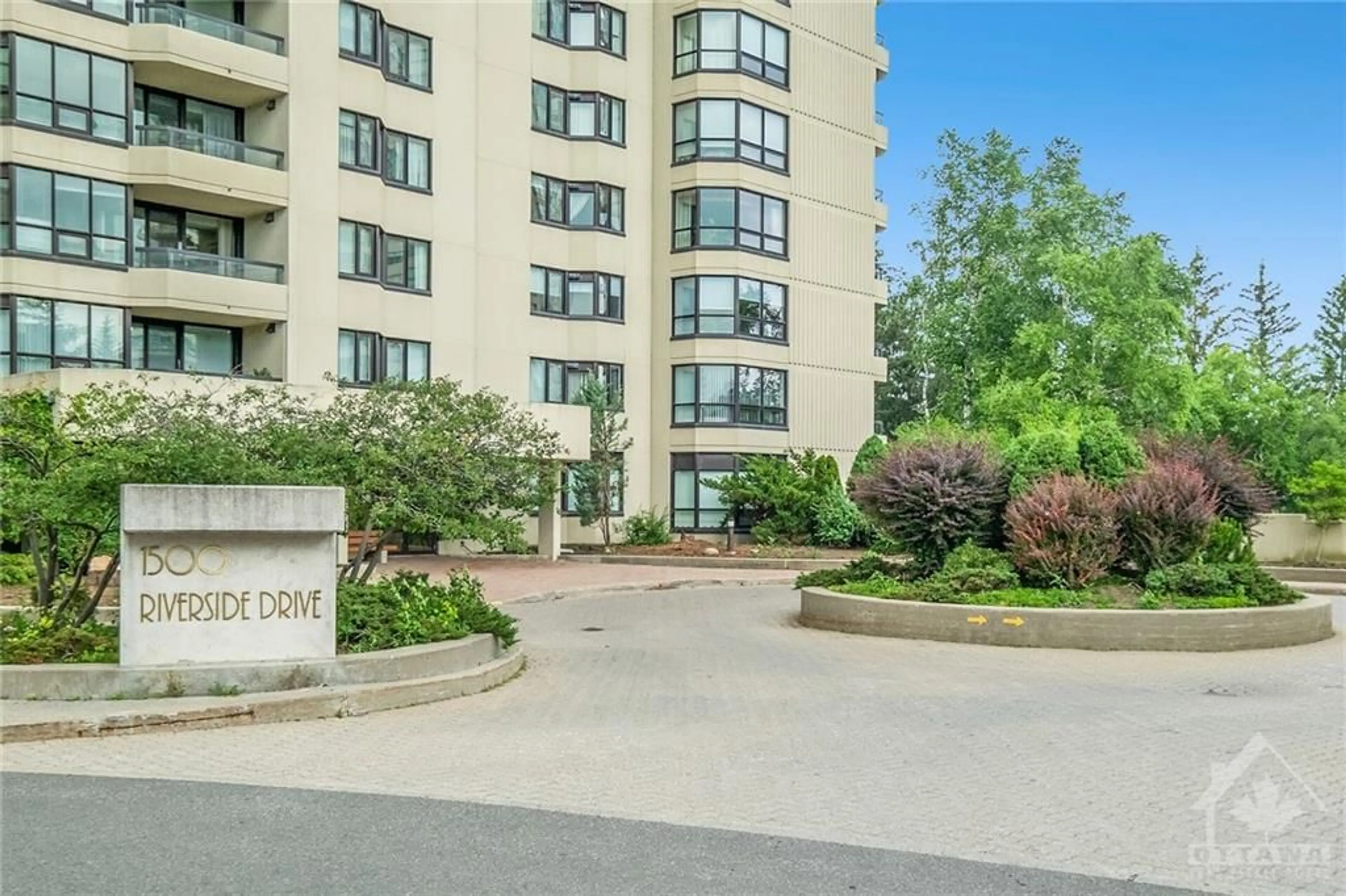 A pic from exterior of the house or condo for 1500 RIVERSIDE Dr #207, Ottawa Ontario K1G 4J4
