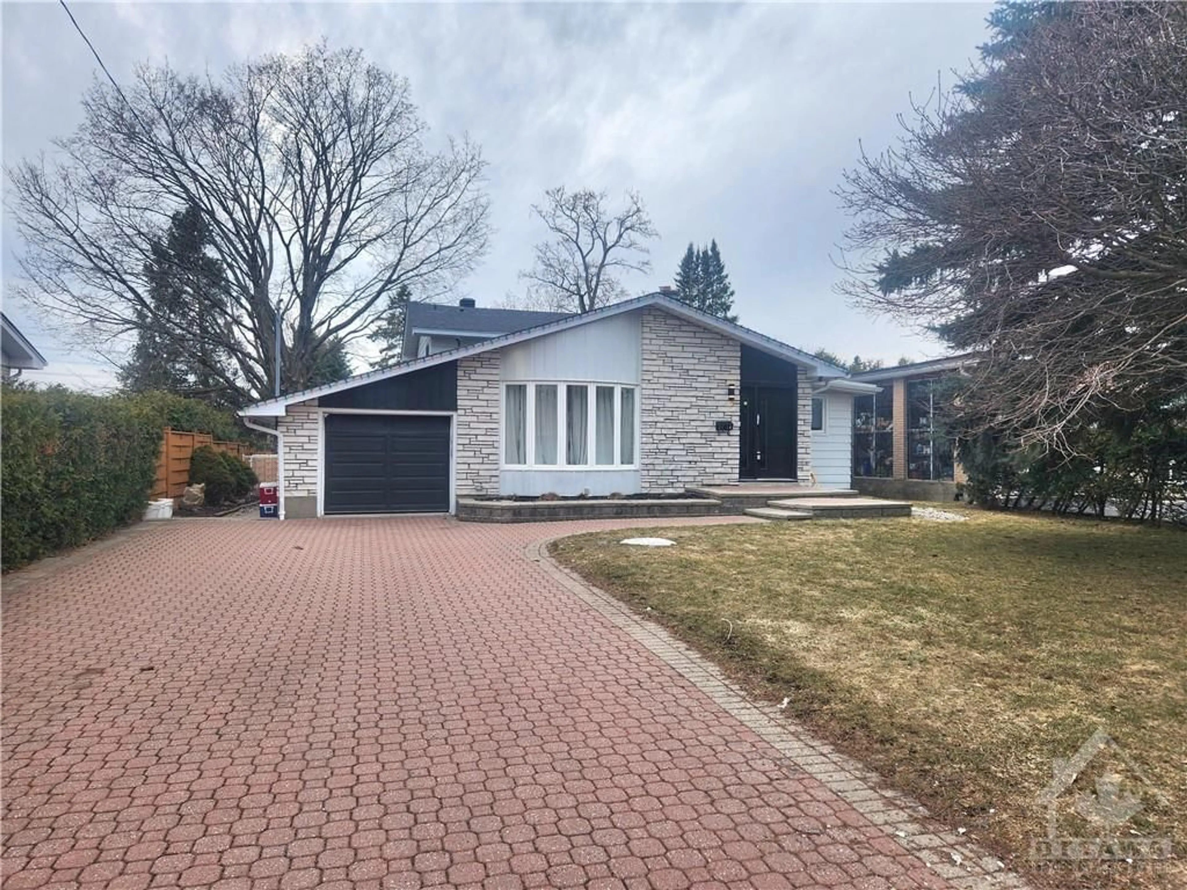 Home with brick exterior material for 2114 BALHARRIE Ave, Ottawa Ontario K1G 1G5