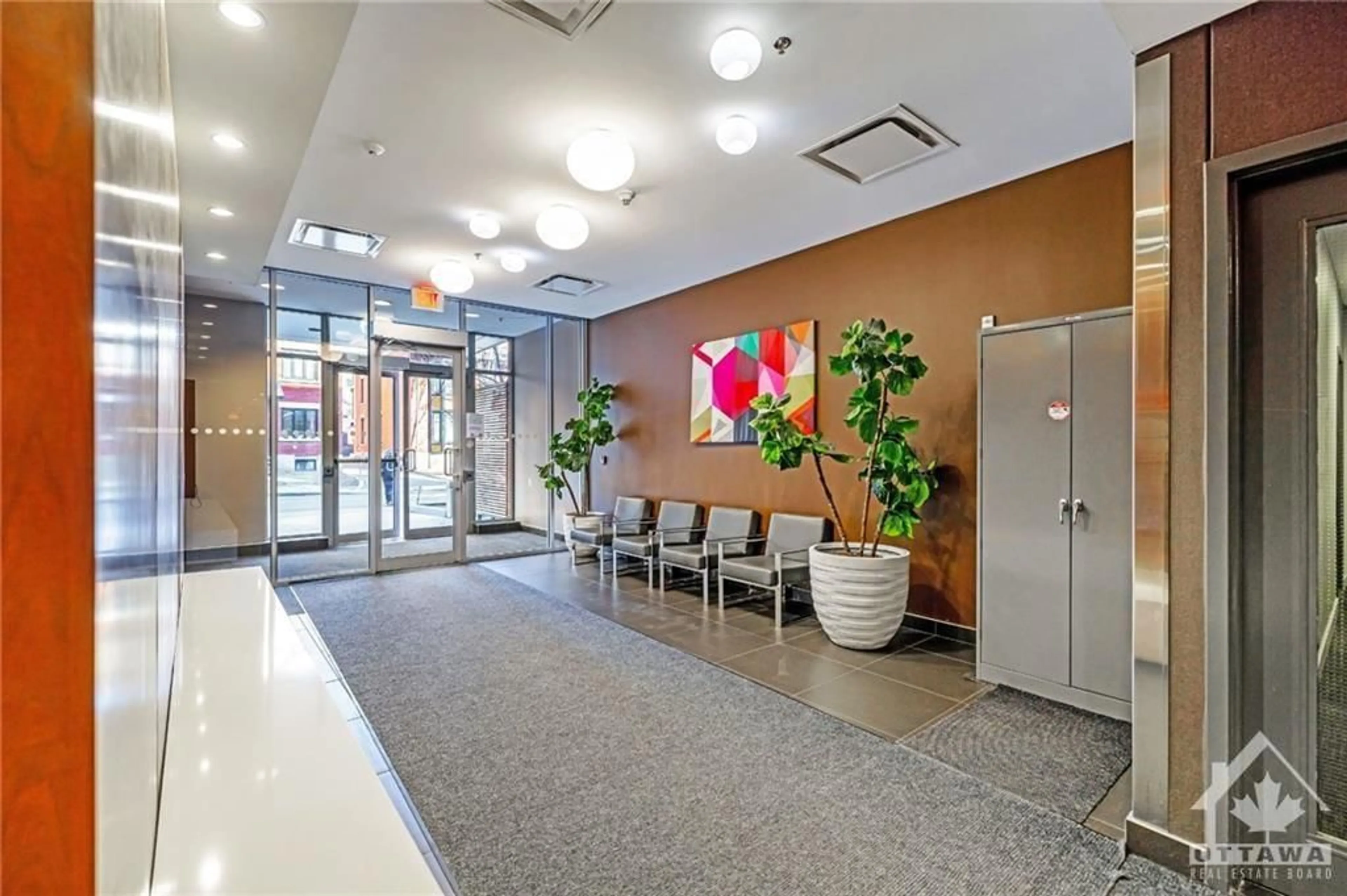 Indoor lobby for 340 MCLEOD St #547, Ottawa Ontario K2P 1A4