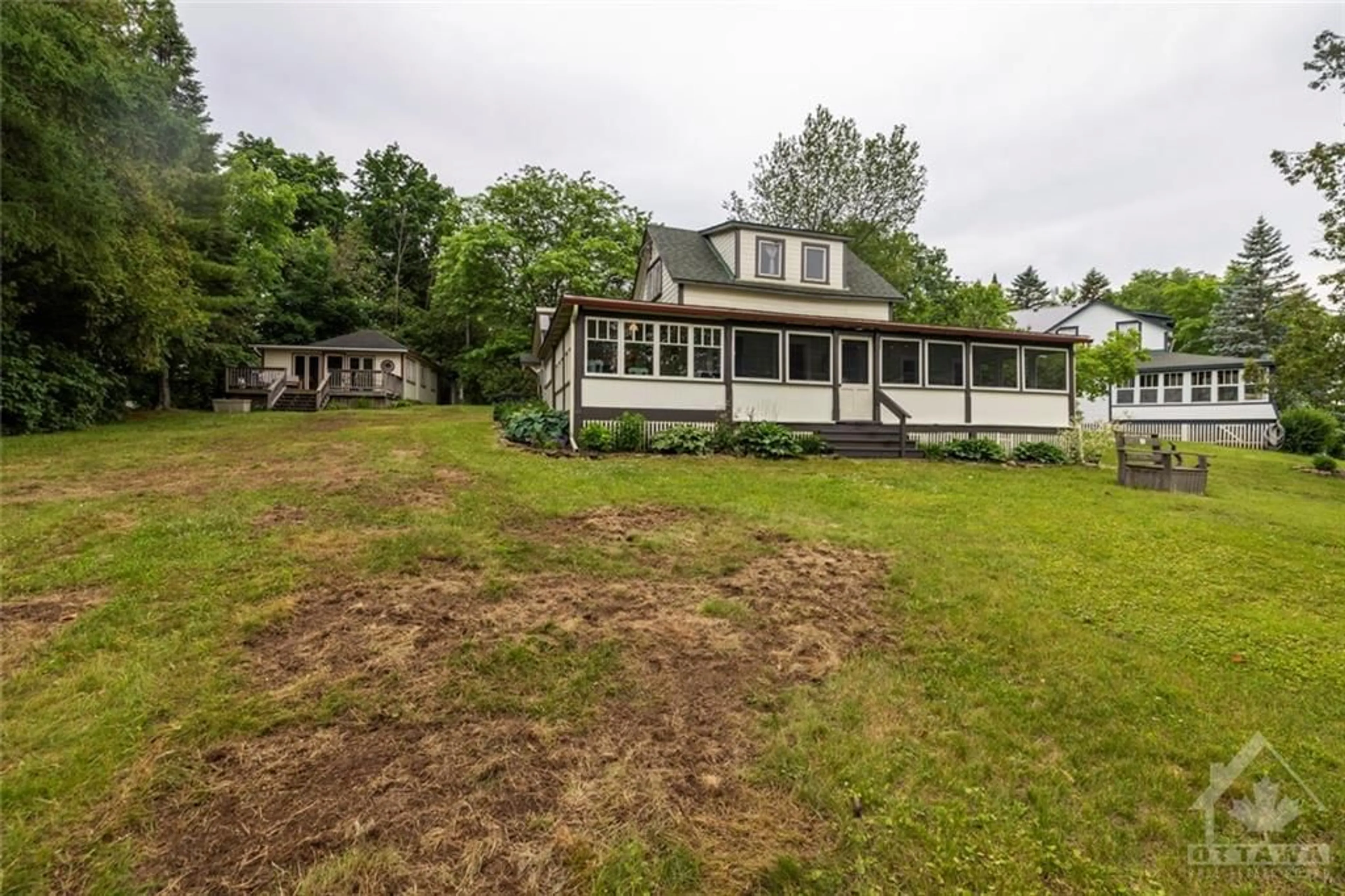 Cottage for 14 R3 Rd, Lombardy Ontario K0G 1L0