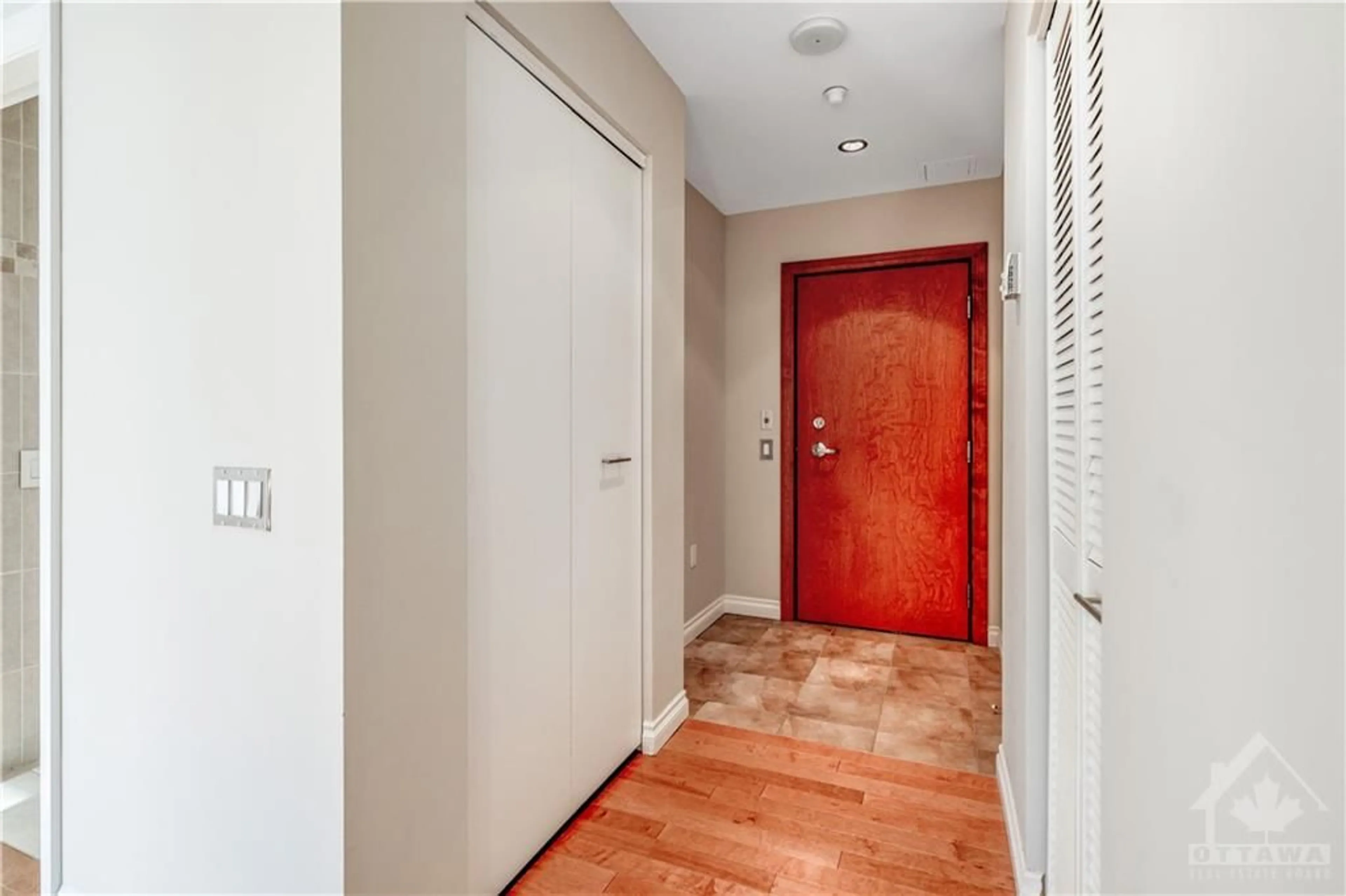 Indoor entryway for 90 GEORGE St #403, Ottawa Ontario K1N 0A8