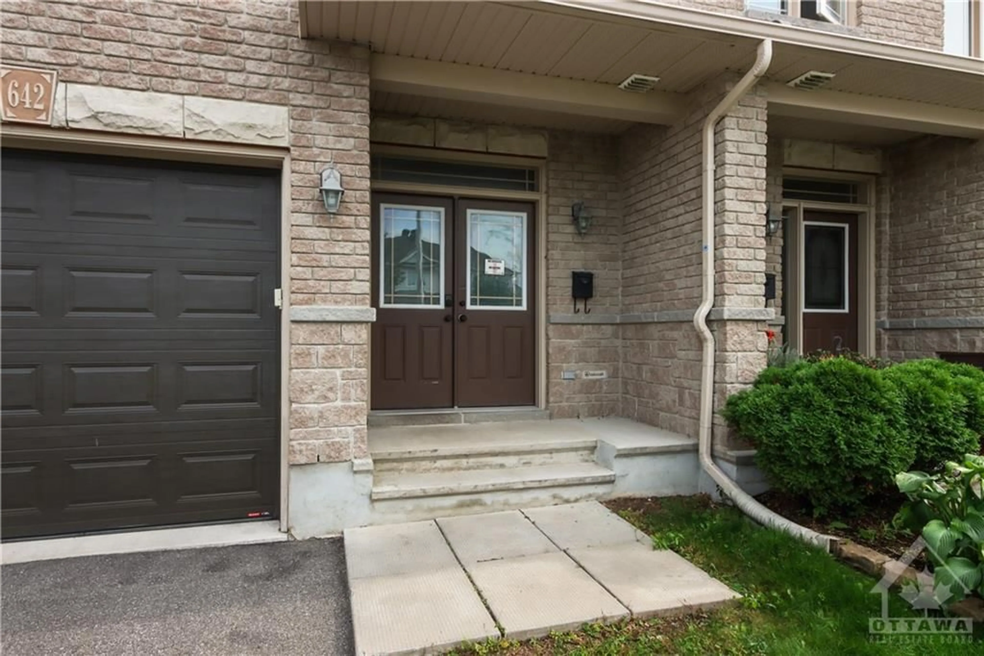 A pic from exterior of the house or condo for 642 PEPPERVILLE Cres, Ottawa Ontario K2M 0E8