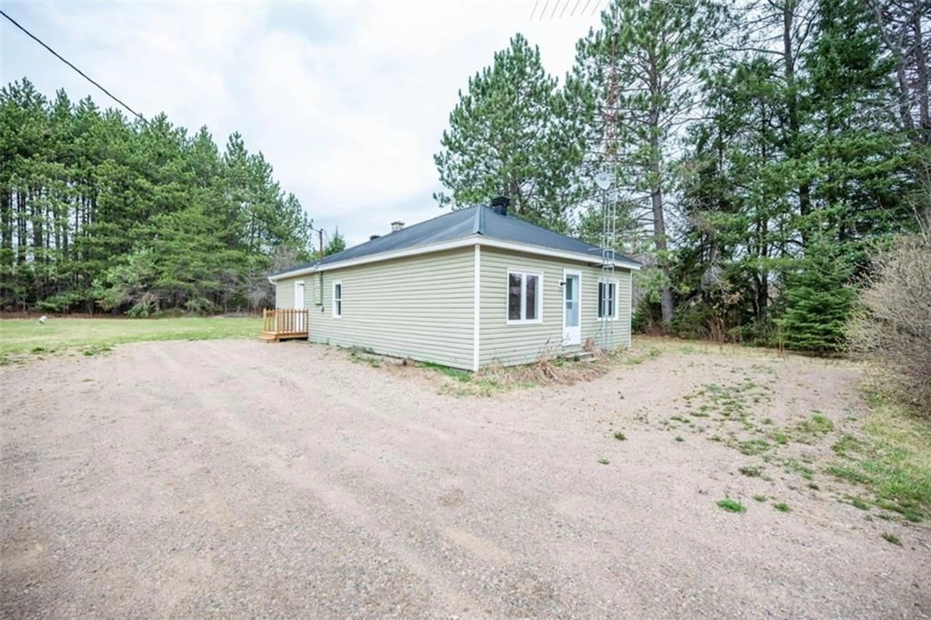 Cottage for 74 DAWSON Rd, Madawaska Ontario K0J 2C0