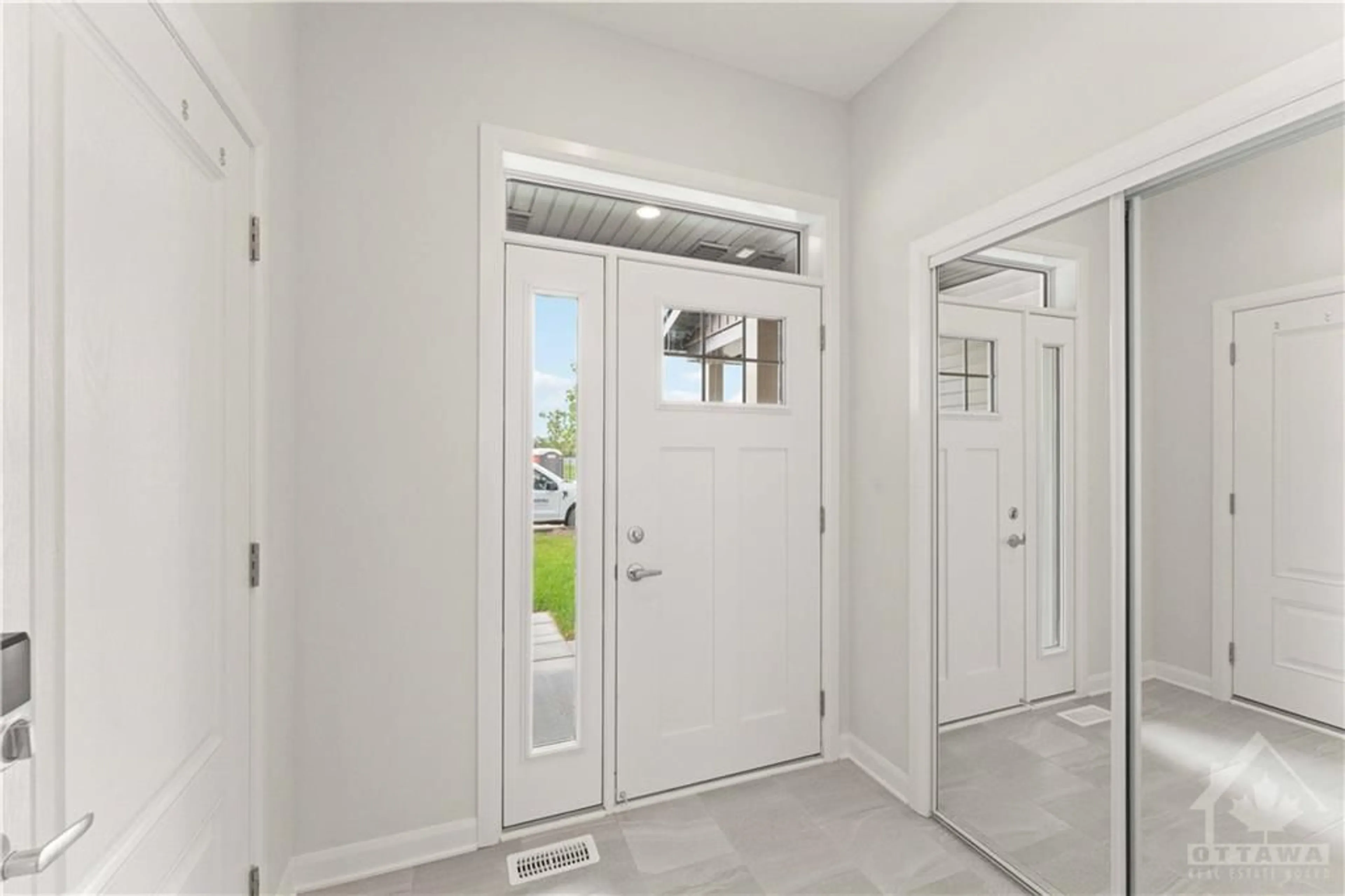 Indoor entryway for 78 OSLER St, Kanata Ontario K2W 0M1