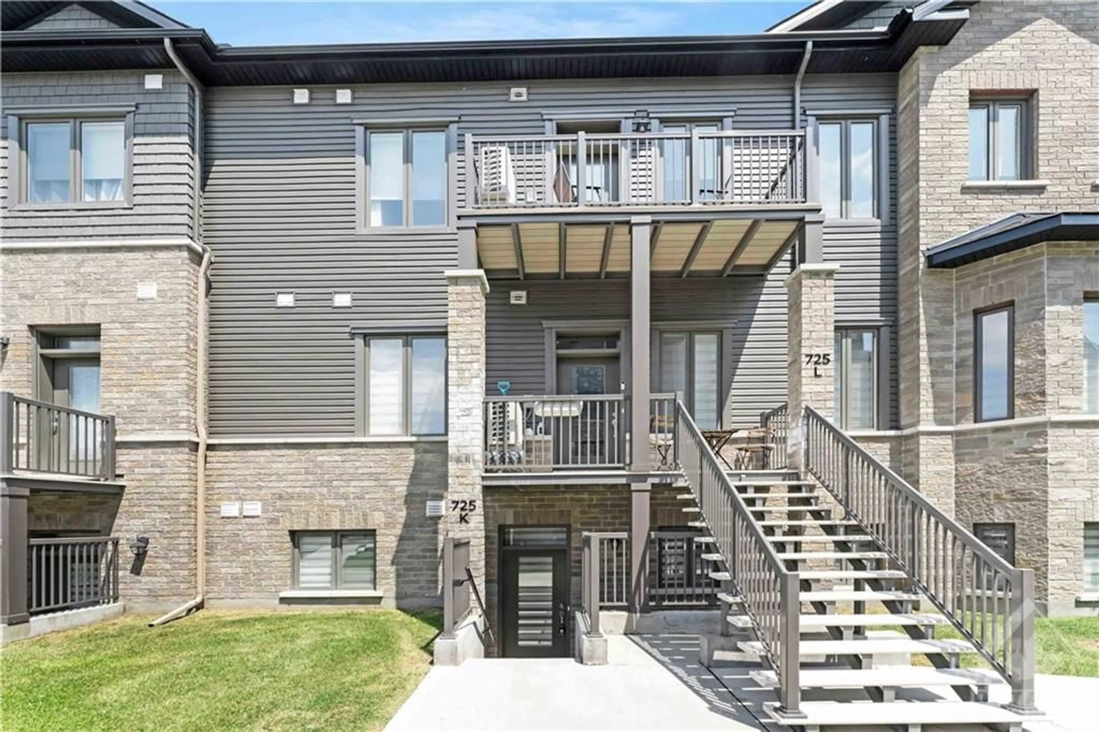 A pic from exterior of the house or condo for 725 DEARBORN Pvt #K, Gloucester Ontario K1T 0W4