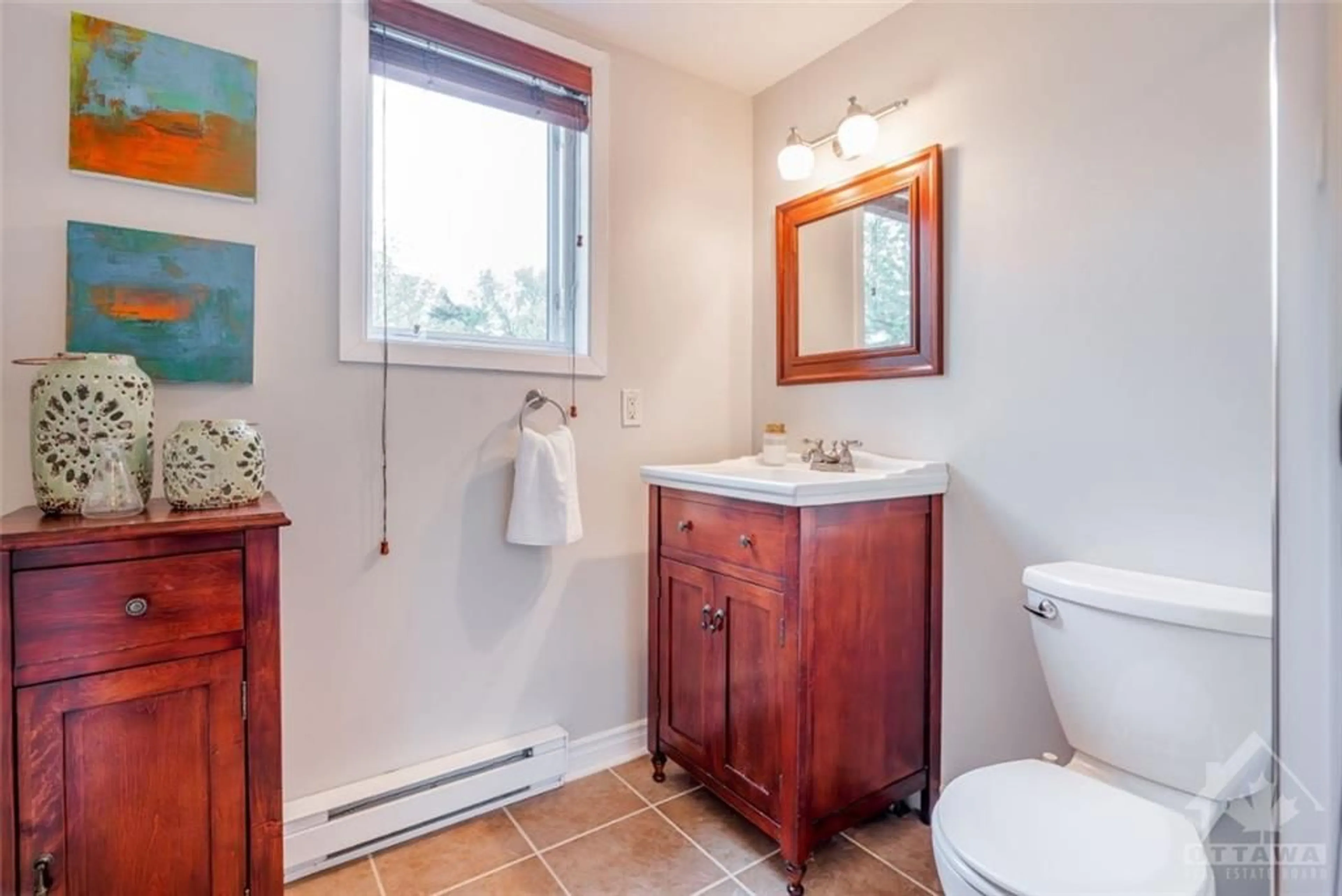 Bathroom for 31 BIRCH Ave, Ottawa Ontario K1K 3G5