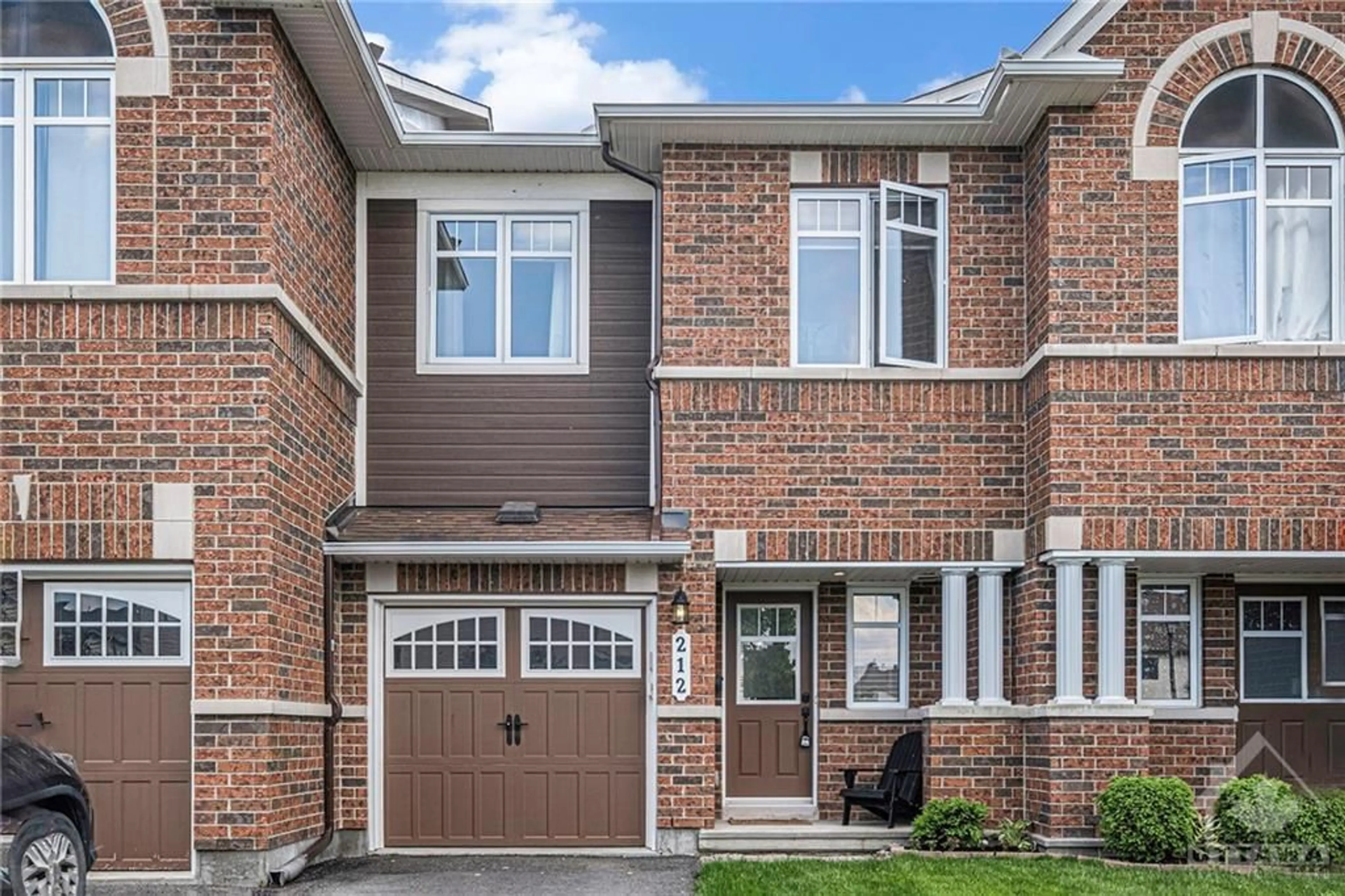 Home with brick exterior material for 212 TERRAPIN Terr, Orleans Ontario K4A 0W3