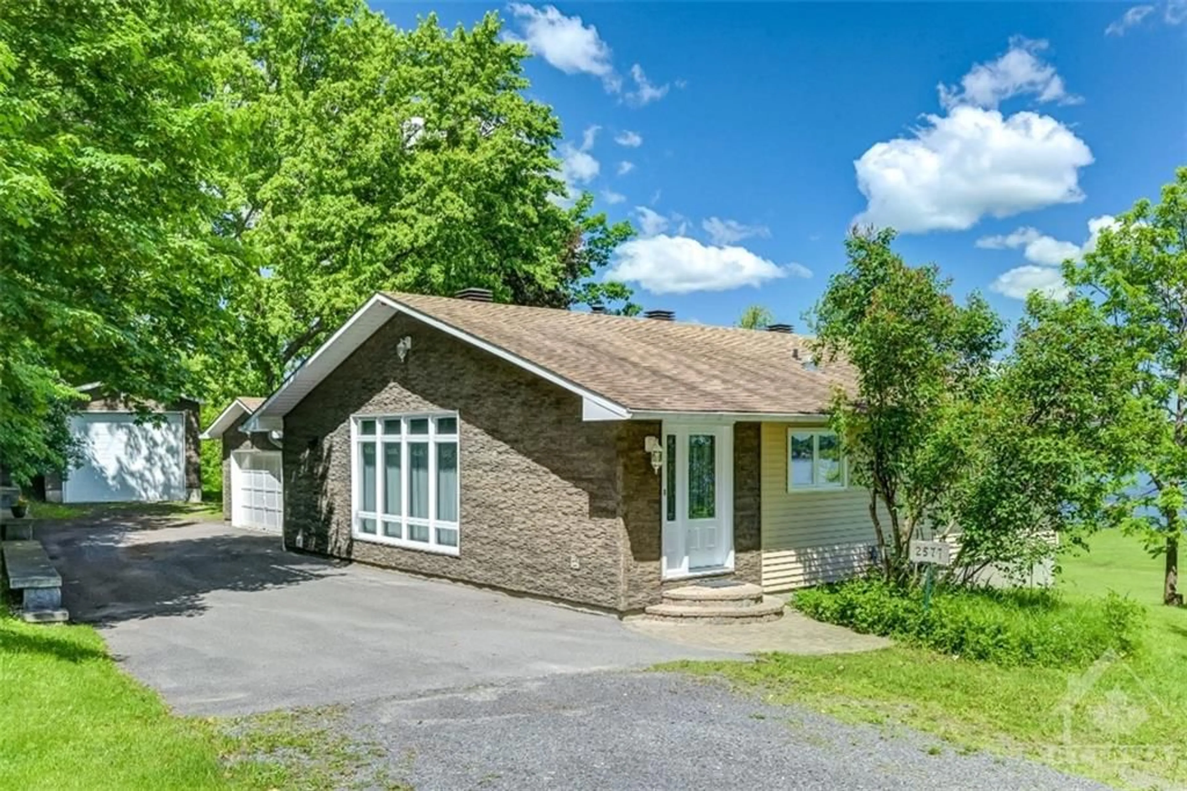 Cottage for 2577 HIGHWAY 174 Rd, Ottawa Ontario K4C 1E5