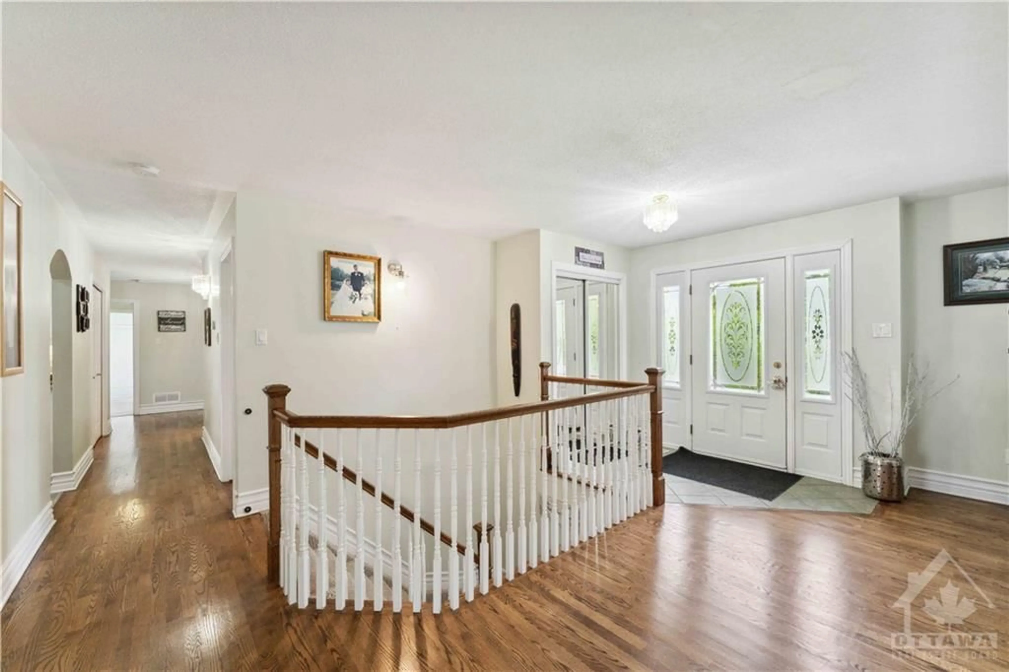 Indoor foyer, wood floors for 3288 BLANCHFIELD Rd, Osgoode Ontario K0A 2W0