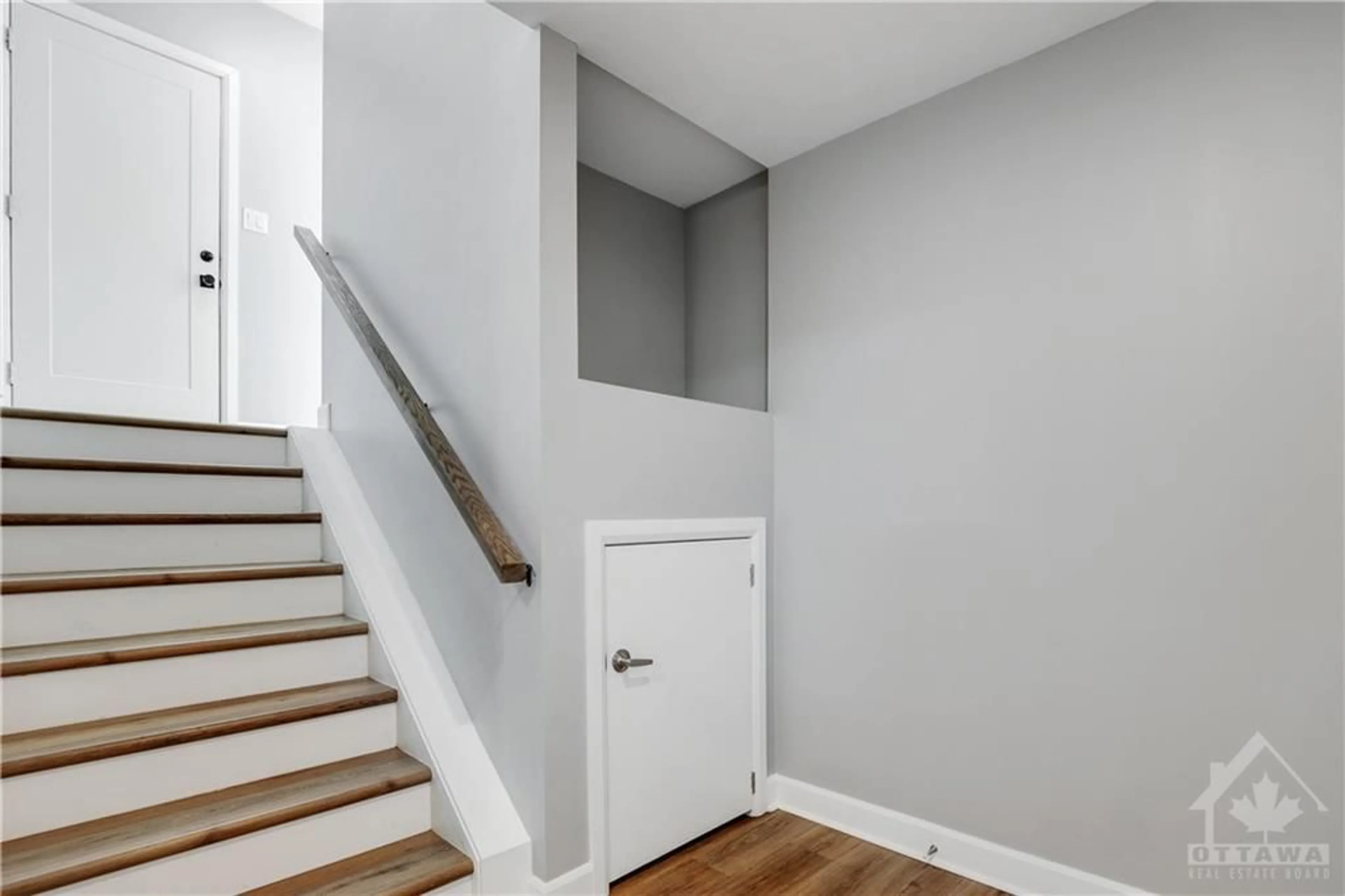 Stairs for 142/144 MONTFORT St, Ottawa Ontario K1L 5P6