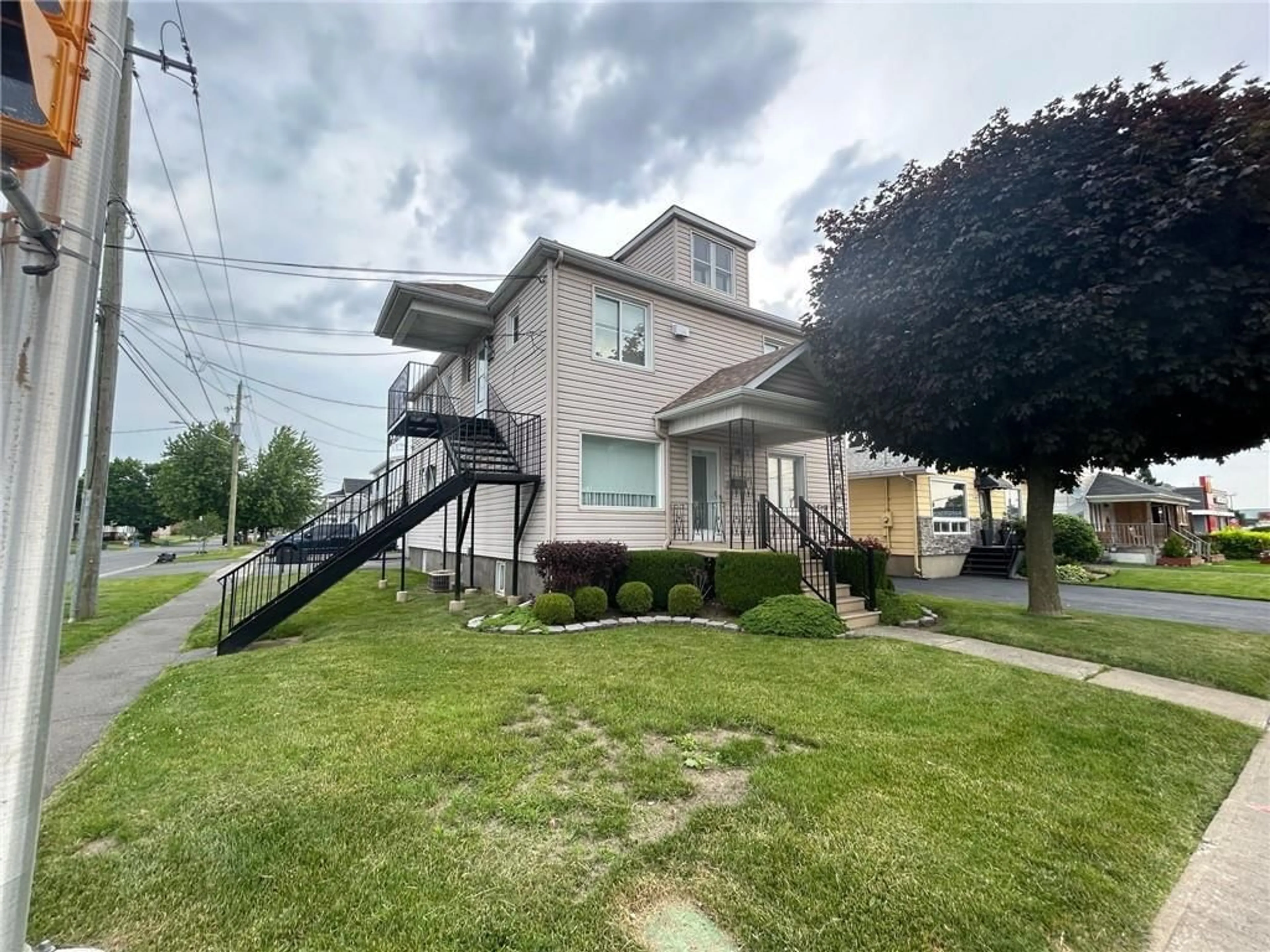 Frontside or backside of a home for 1300 SECOND St, Cornwall Ontario K6H 2B5