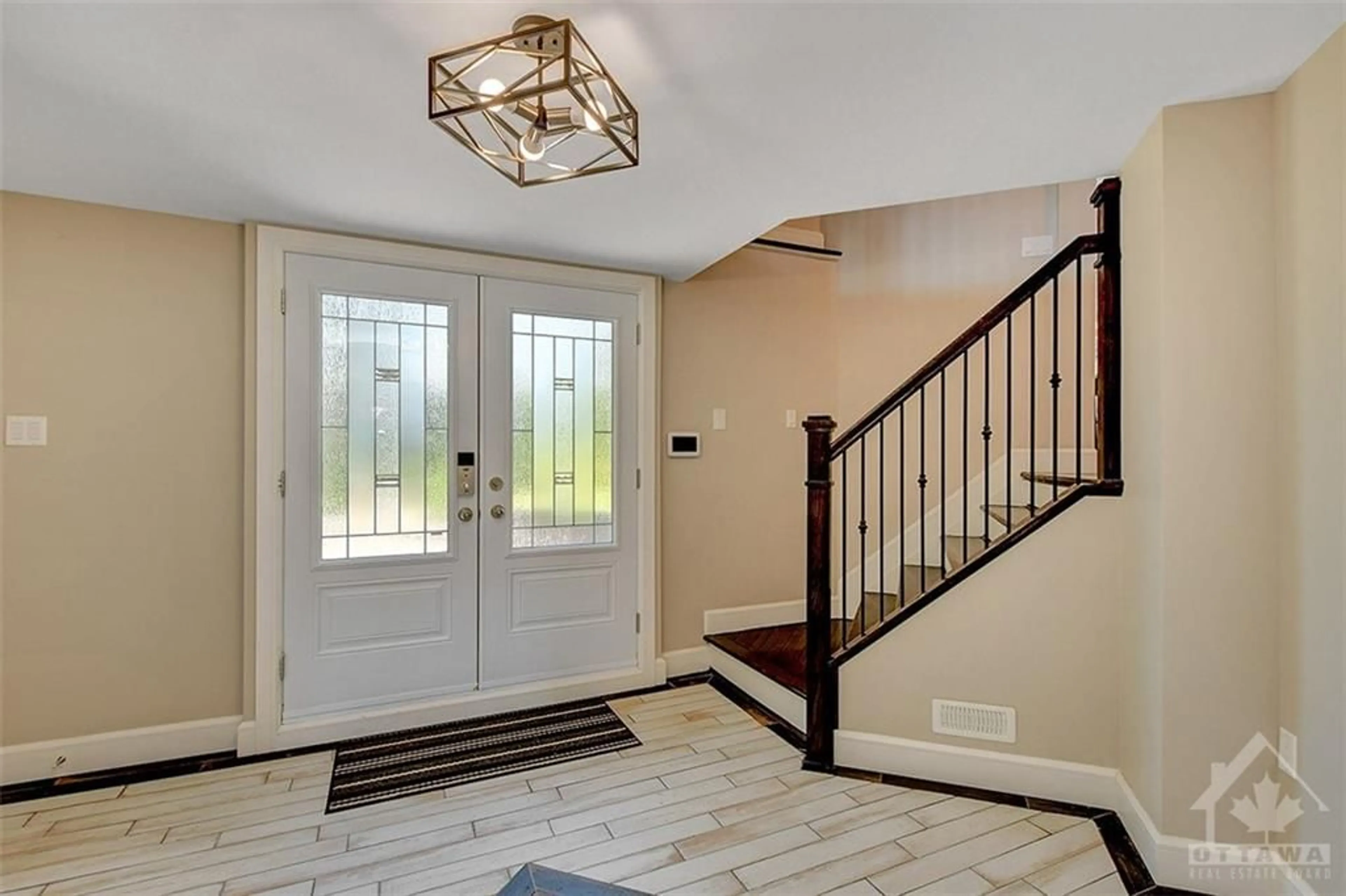 Indoor entryway, wood floors for 25 BREN MAUR Rd, Nepean Ontario K2J 3Z7