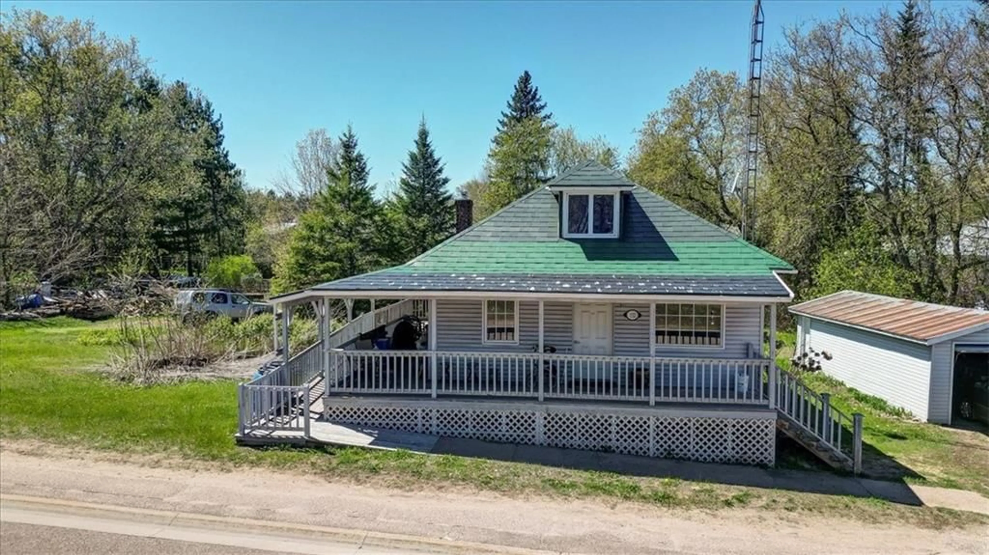 Cottage for 132 QUEEN St, Killaloe Ontario K0J 2A0