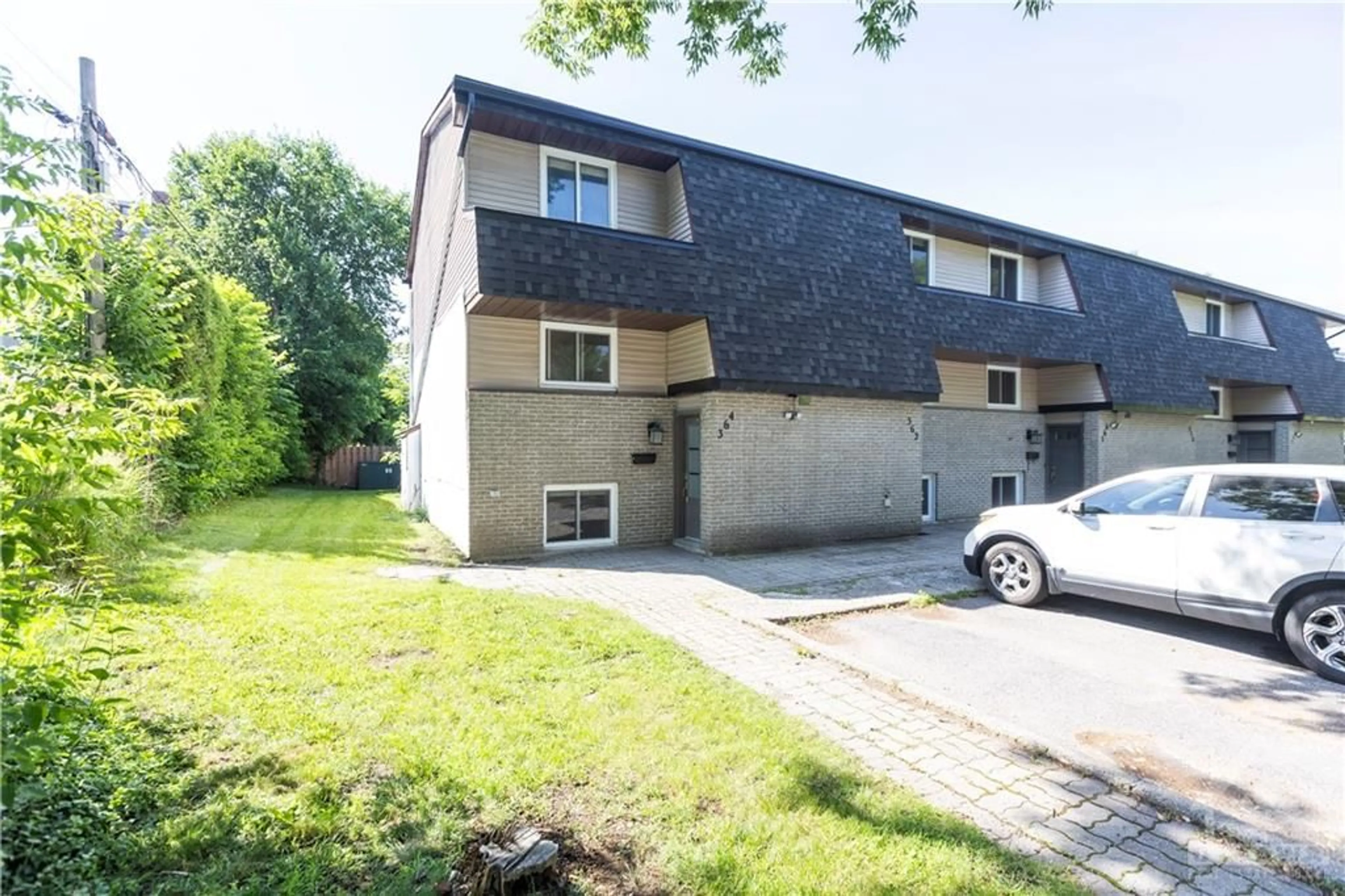 A pic from exterior of the house or condo for 364 MONTFORT St, Ottawa Ontario K1L 5N2