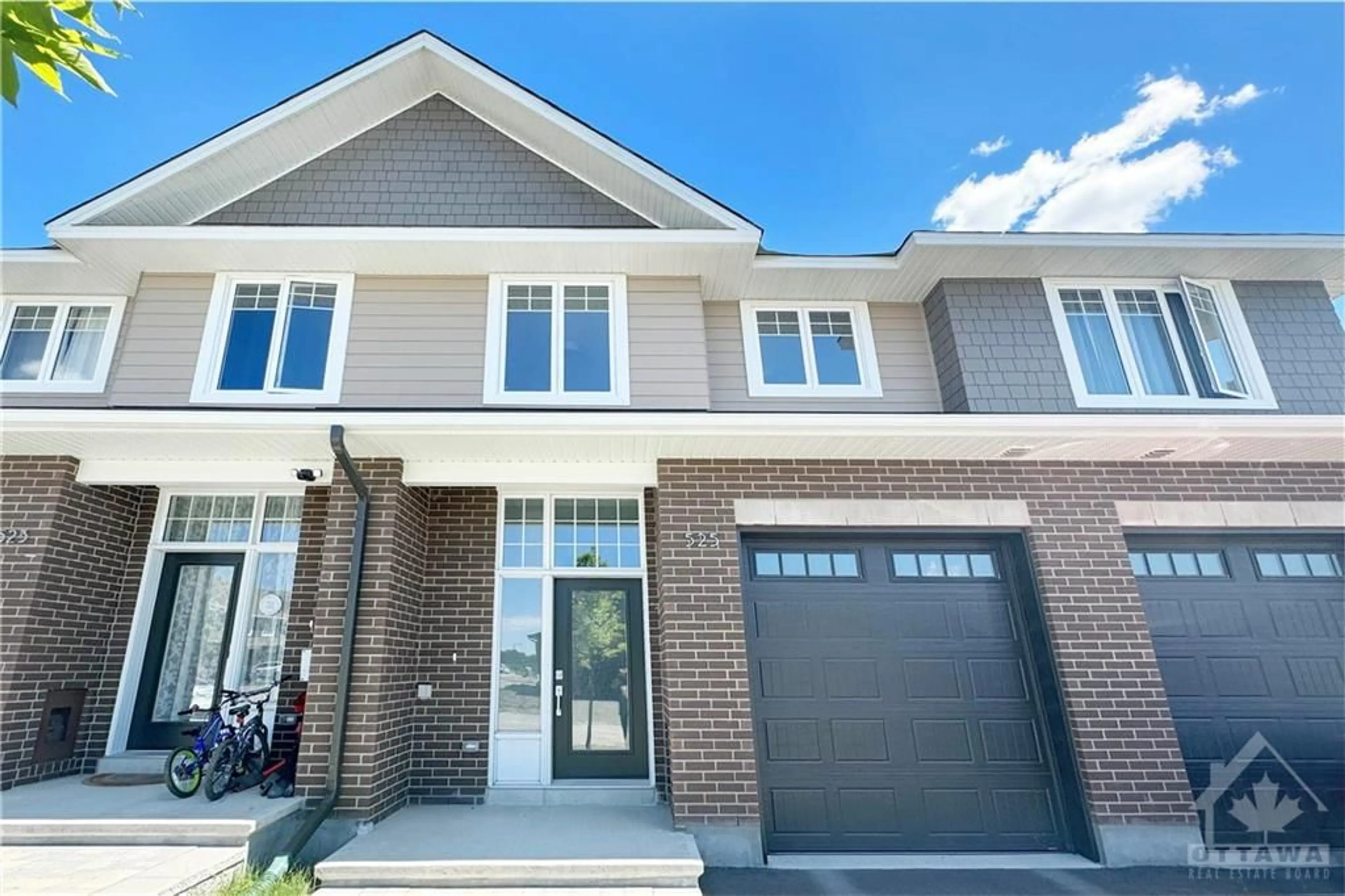 Home with brick exterior material for 525 HITZLAY Terr, Kanata Ontario K2T 0S1