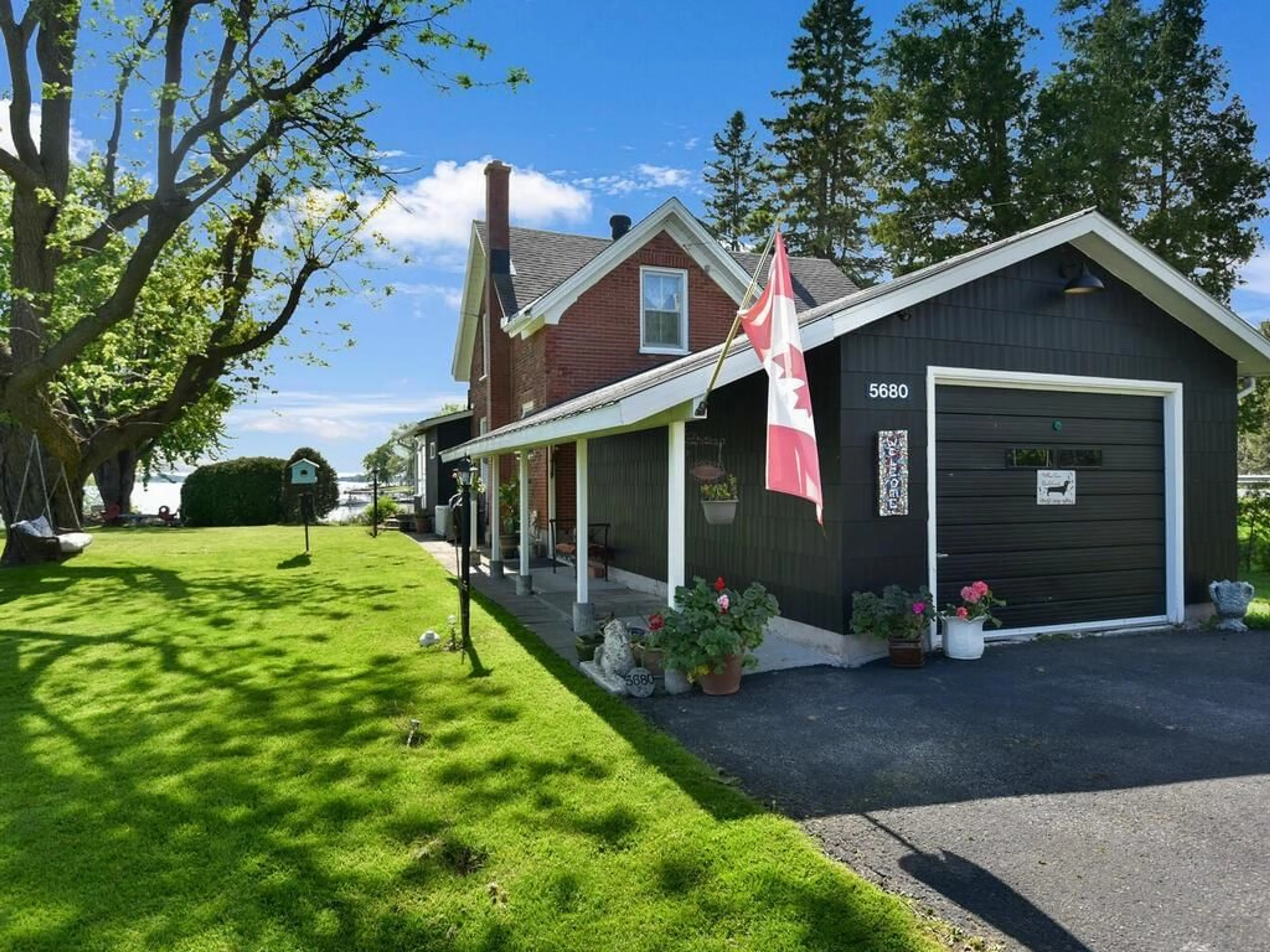 Cottage for 5680 CHERRY St, Morrisburg Ontario K0C 1X0