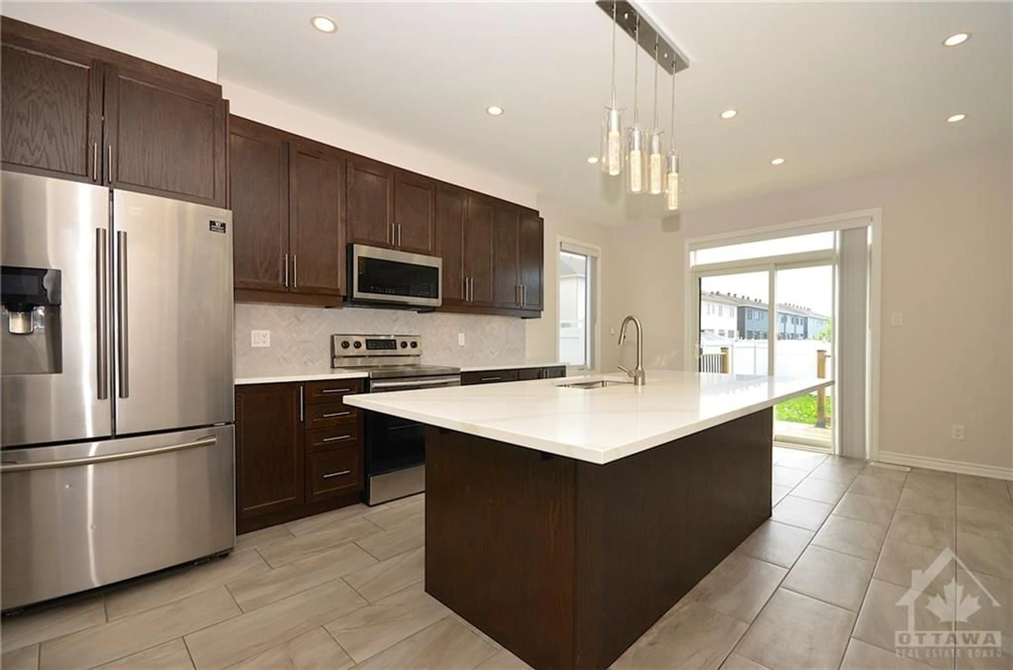 Contemporary kitchen for 664 CONTINENTAL Ave, Ottawa Ontario K2V 0R1