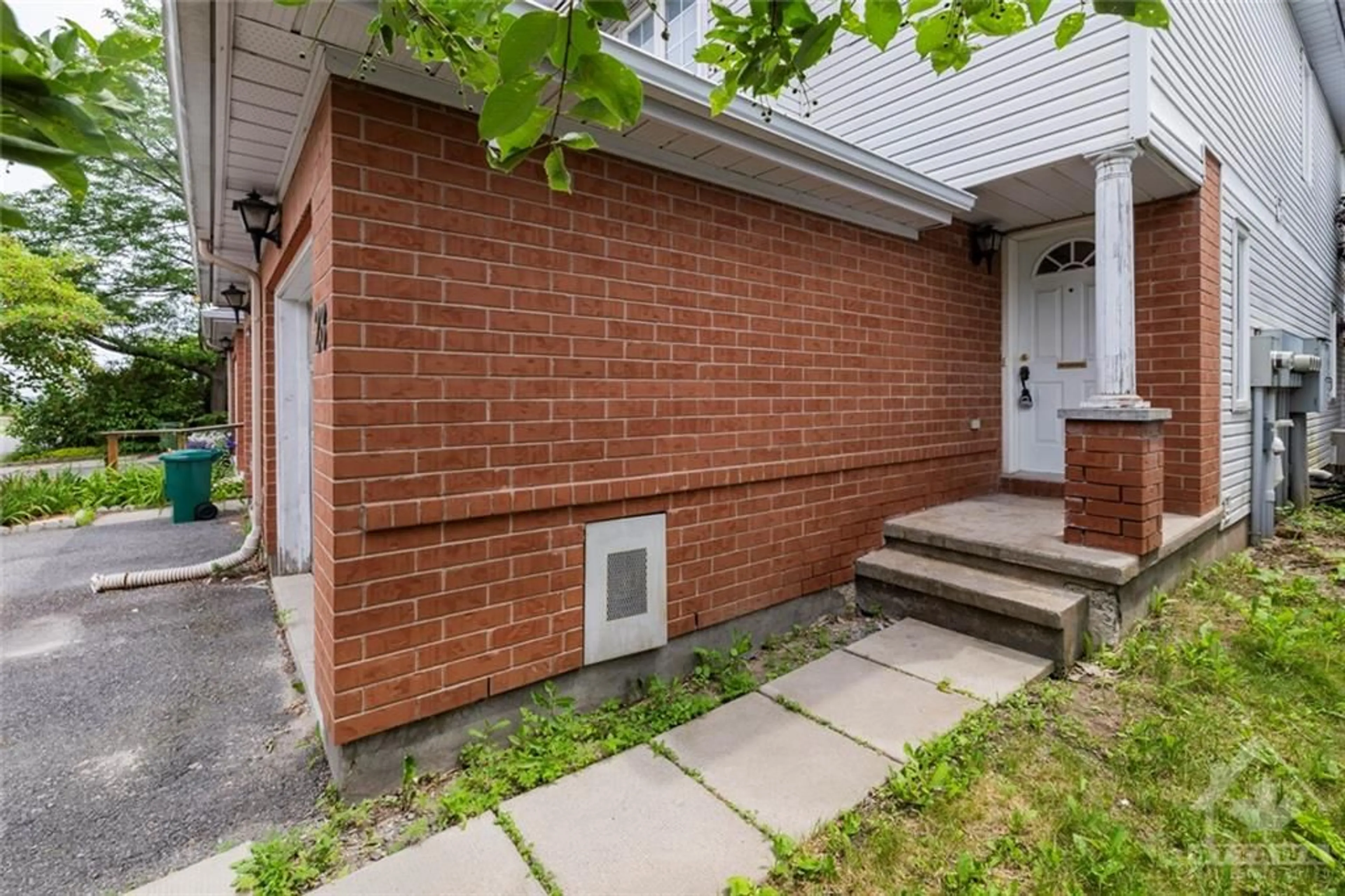 Home with brick exterior material for 28 FESTIVE Pvt, Ottawa Ontario K2C 4A1