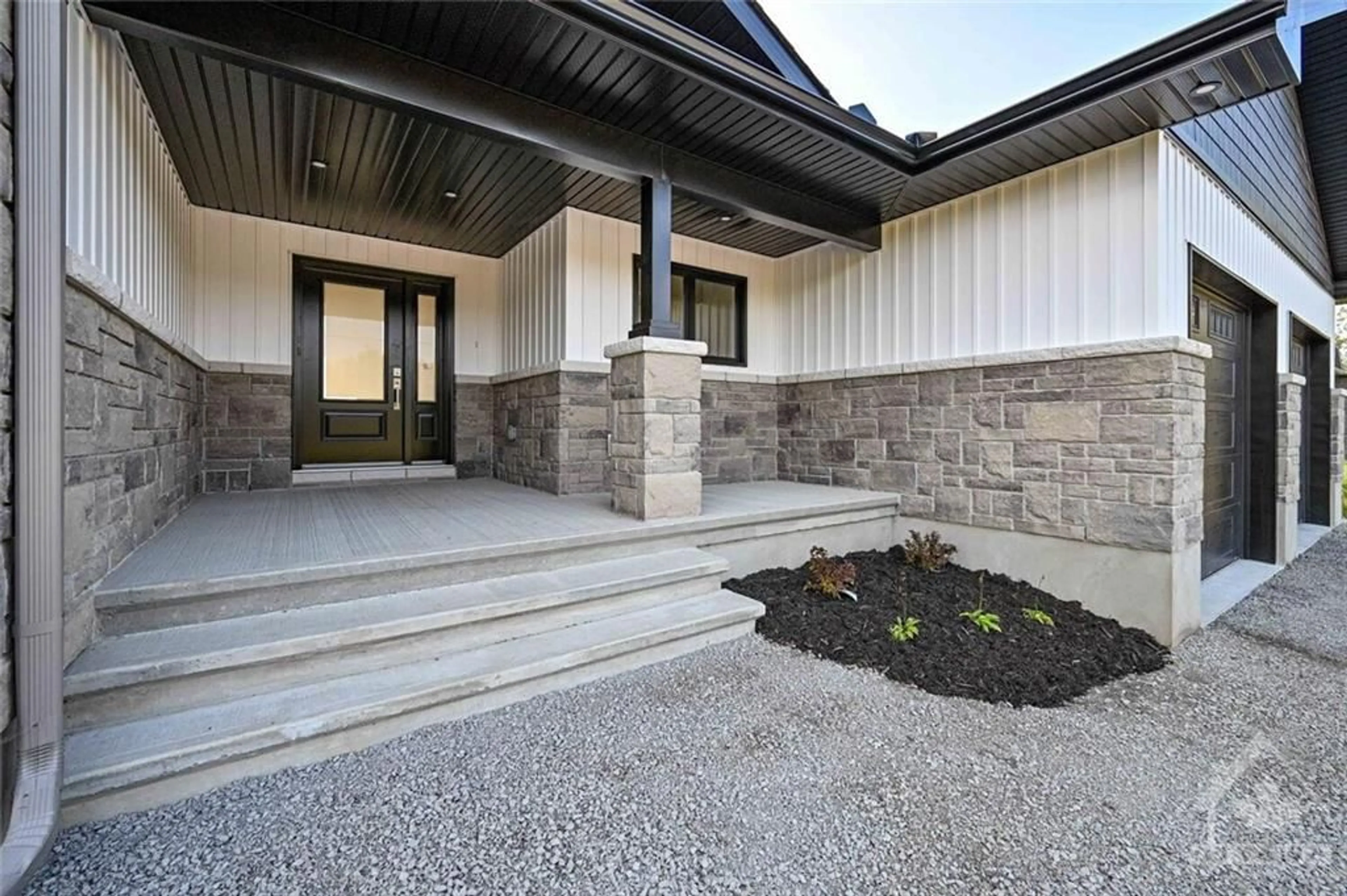 Indoor entryway for 00 CLARK Rd, Mountain Ontario K0E 1S0