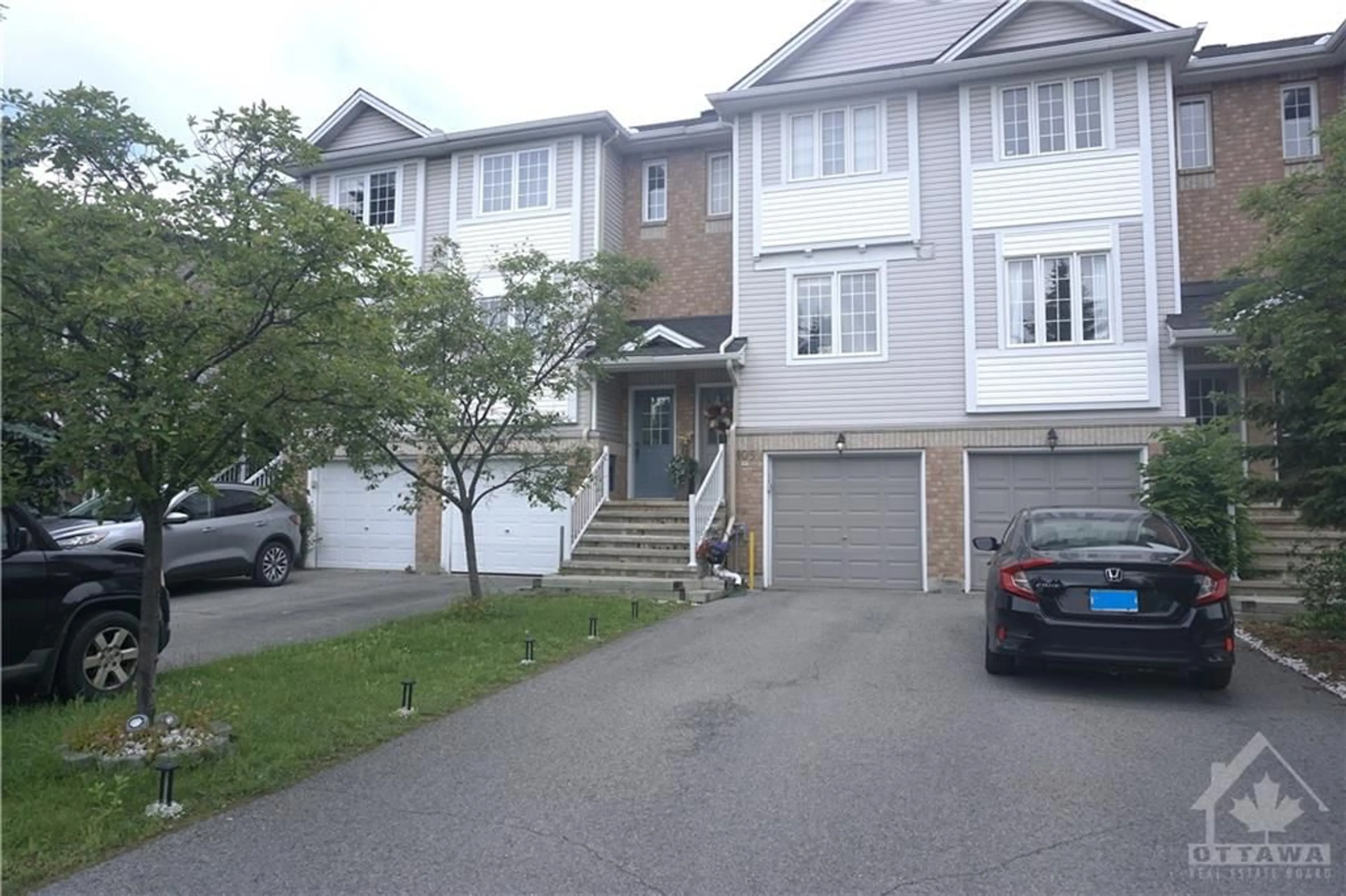 A pic from exterior of the house or condo for 105 FORDHAM Pvt, Ottawa Ontario K2C 4A6