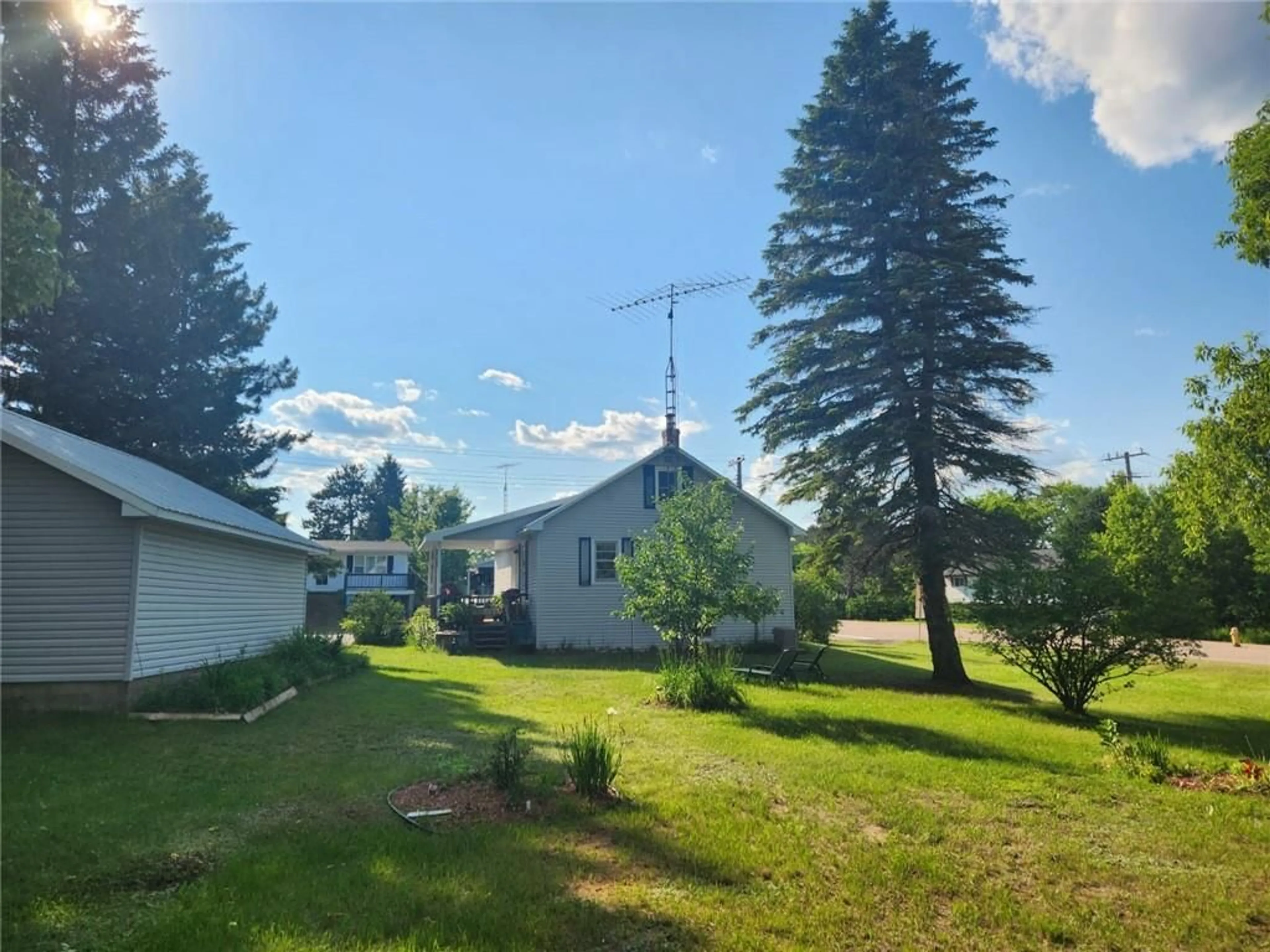 Outside view for 66 DROHAN St, Barry's Bay Ontario K0J 1B0