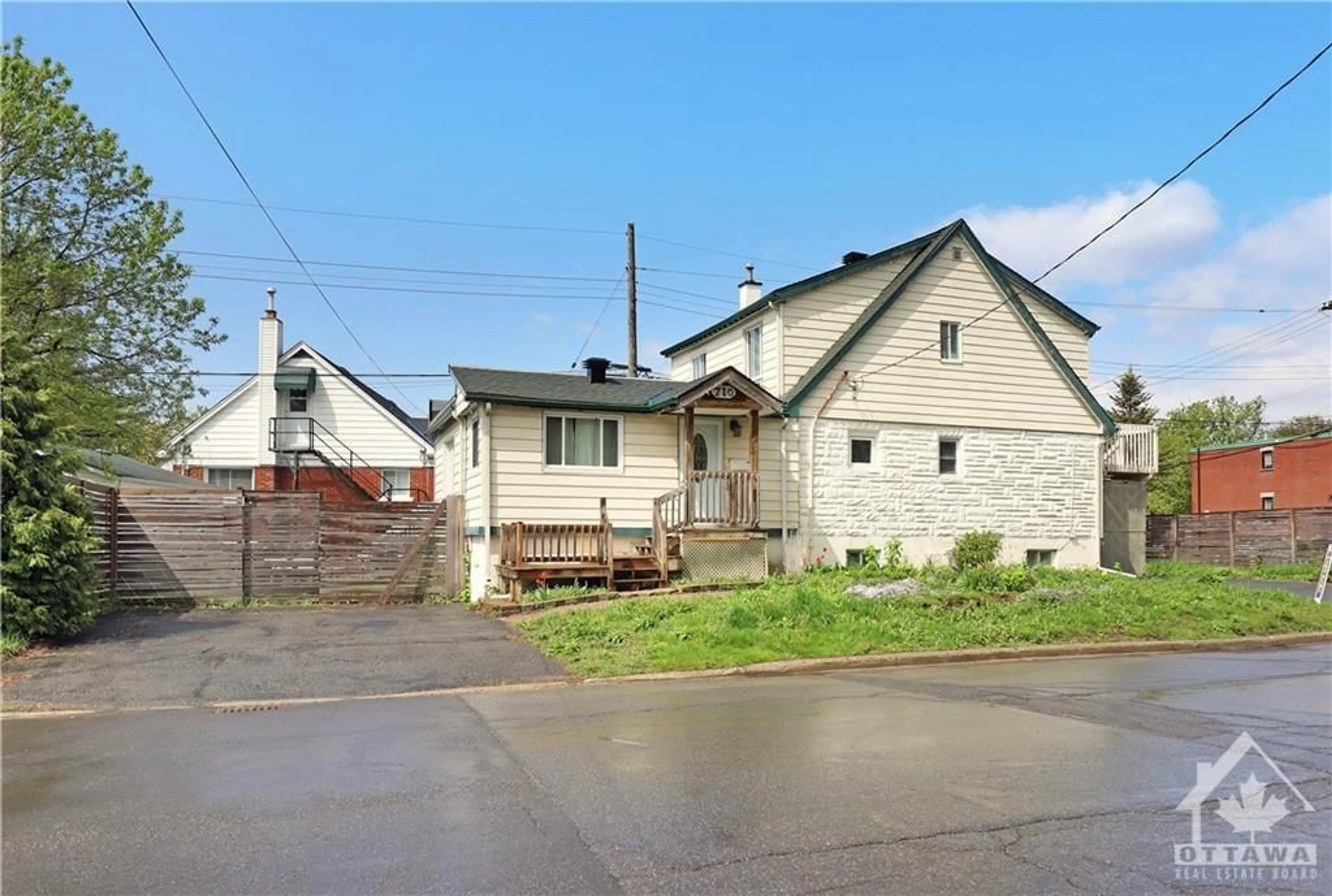 Frontside or backside of a home for 710 DE L'EGLISE St, Ottawa Ontario K1K 3K4