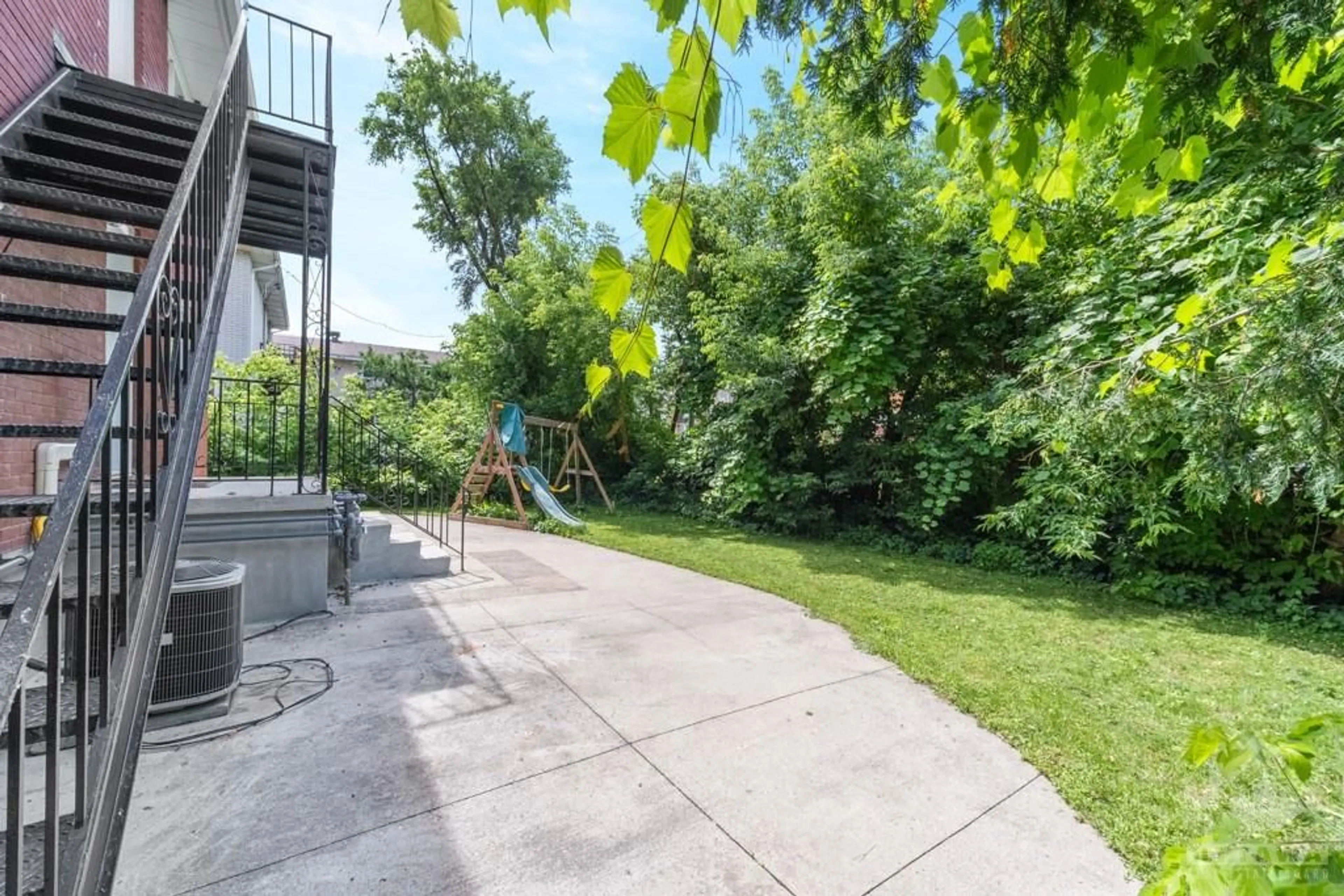 Patio for 1436 BELLAMY St, Ottawa Ontario K2C 1S3