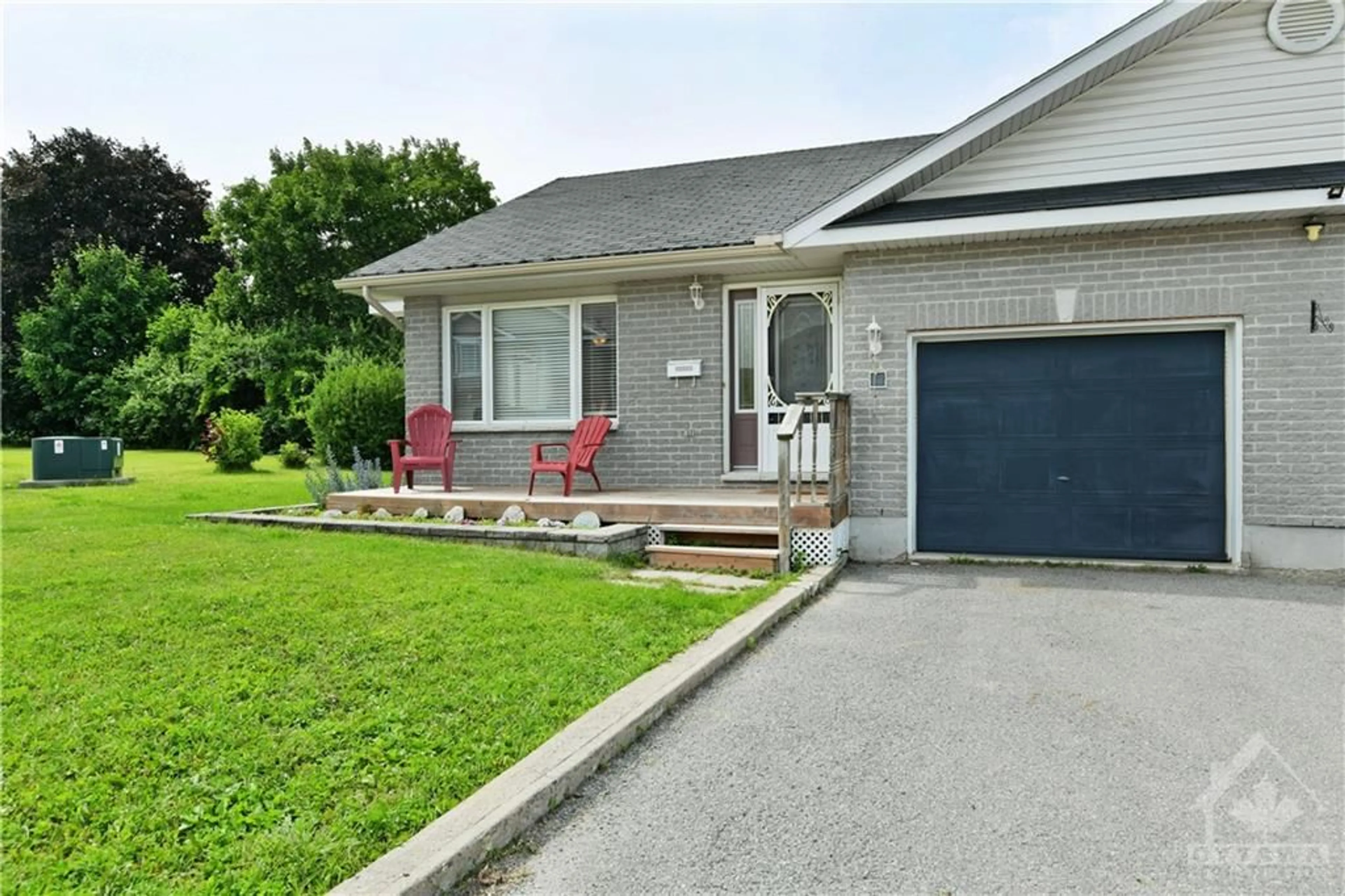 Frontside or backside of a home for 32 HUYCK Dr, Arnprior Ontario K7S 3W6