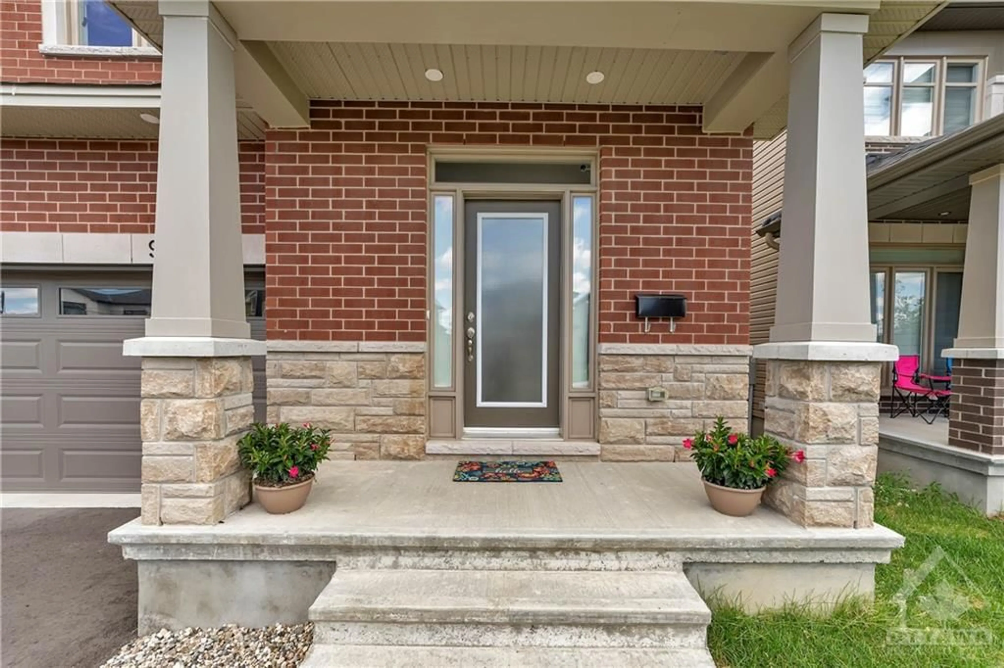 Home with brick exterior material for 935 EMBANKMENT St, Ottawa Ontario K2S 2P7