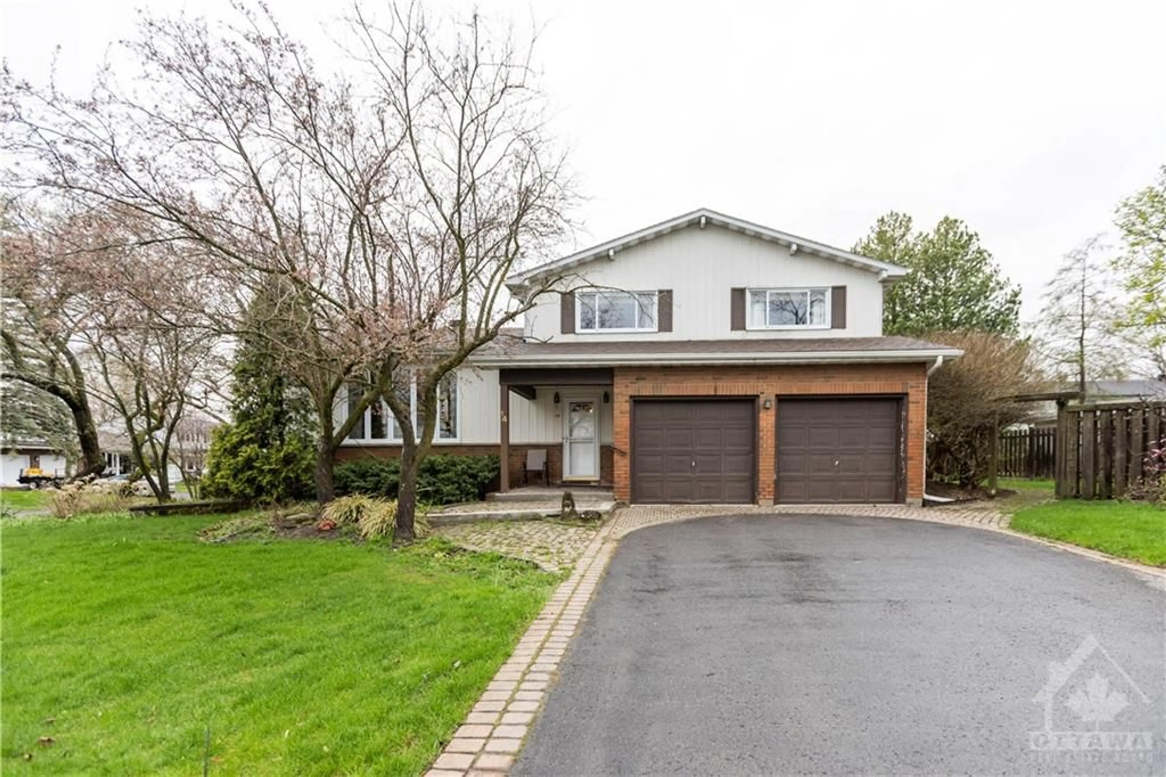 Frontside or backside of a home for 14 SILVER ASPEN Cres, Ottawa Ontario K1B 3C5