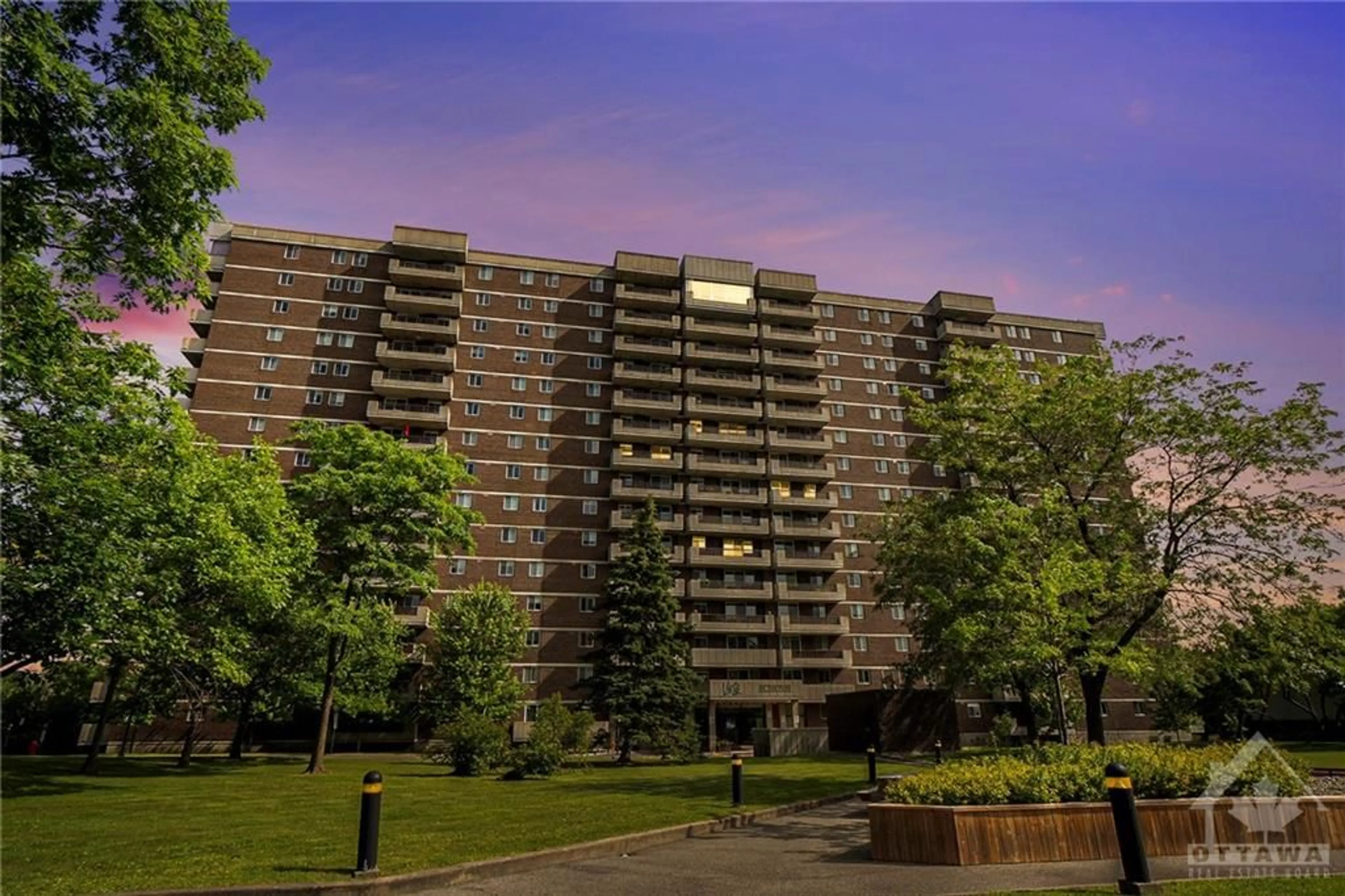A pic from exterior of the house or condo for 1705 PLAYFAIR Dr #305, Ottawa Ontario K1H 8P6