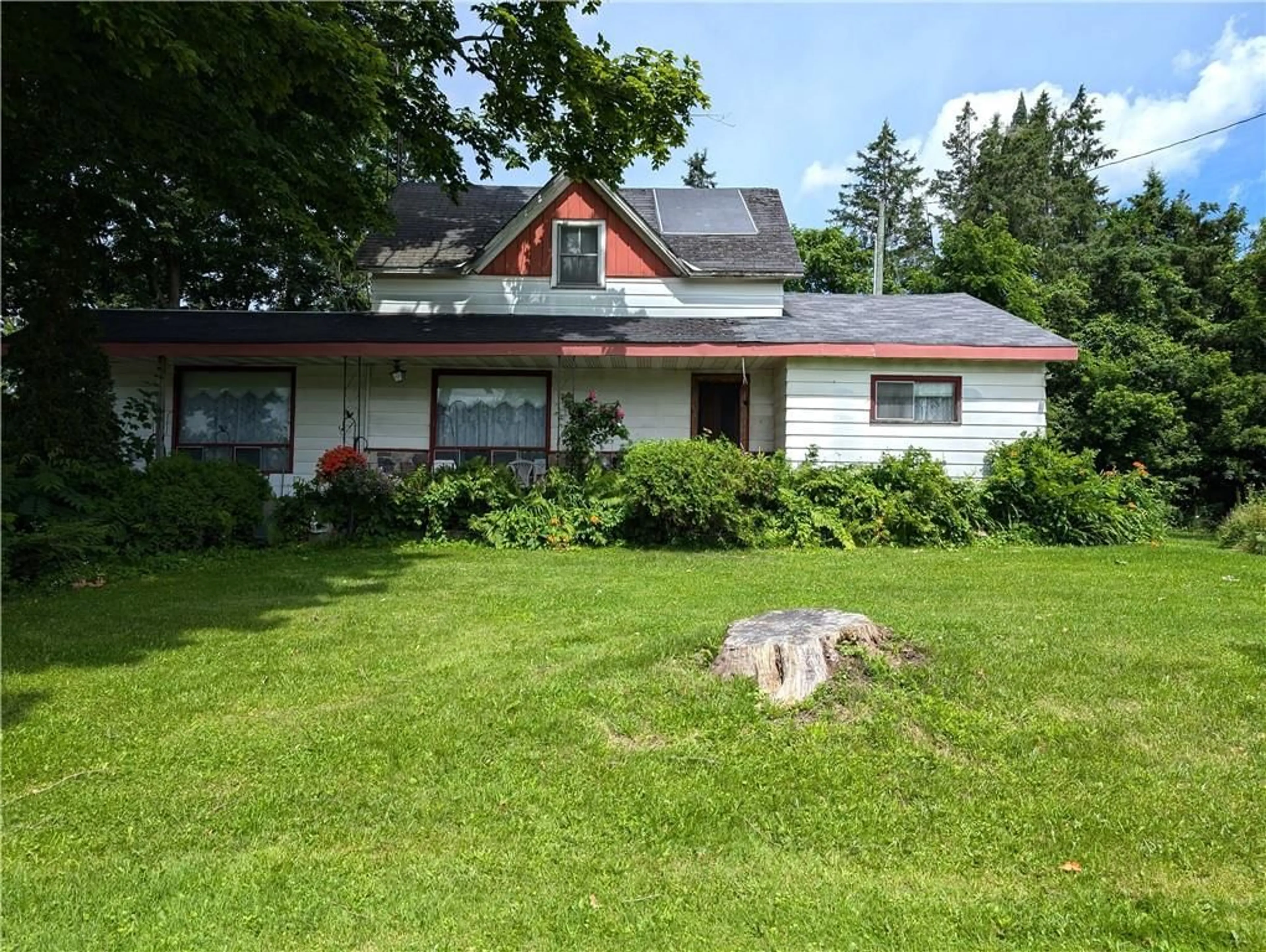 Cottage for 15433 COUNTY 18 Rd, Lunenburg Ontario K0C 1R0