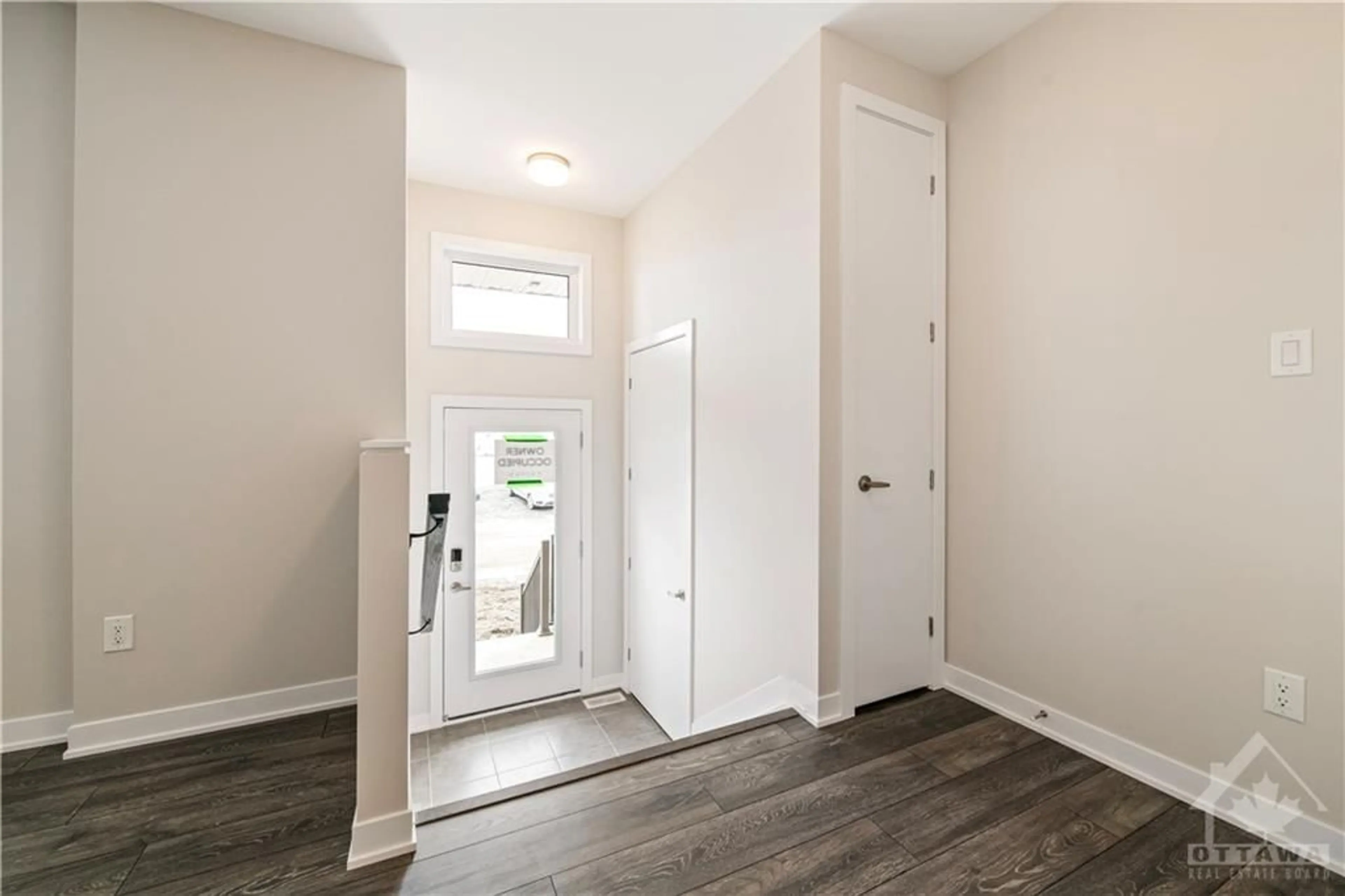 Indoor entryway for 336 CATSFOOT Walk, Ottawa Ontario K2J 0V1