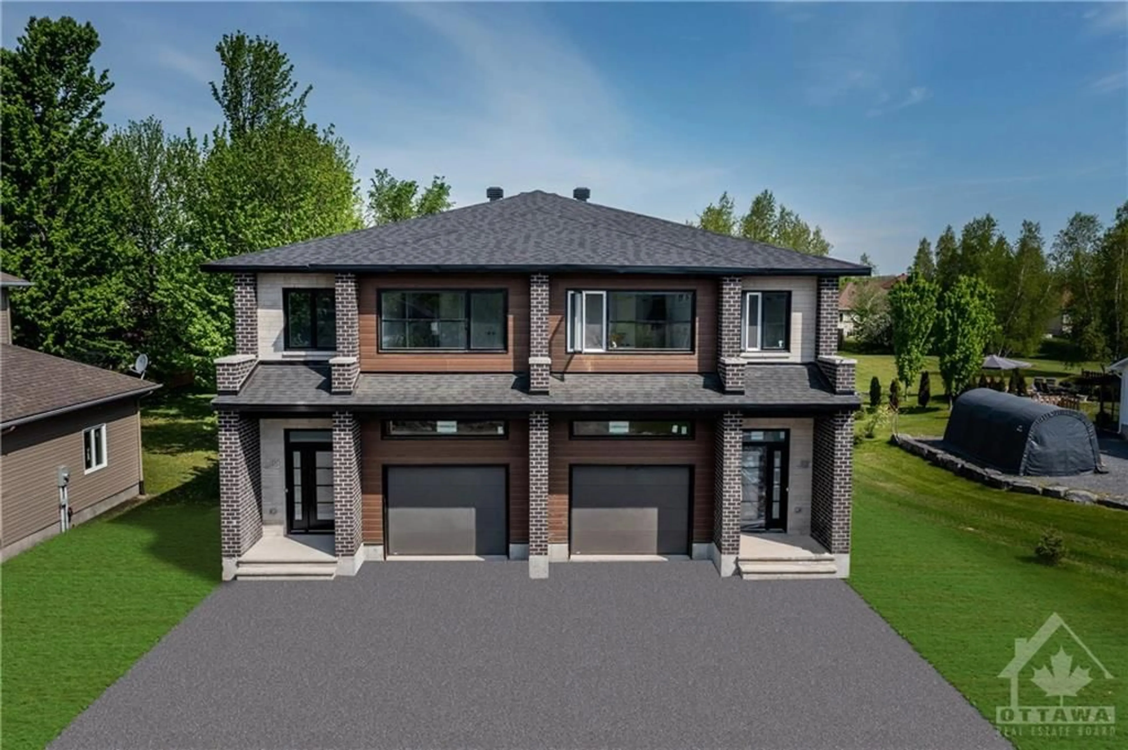 Outside view for 299 HAZEL Cres, Limoges Ontario K0A 2M0