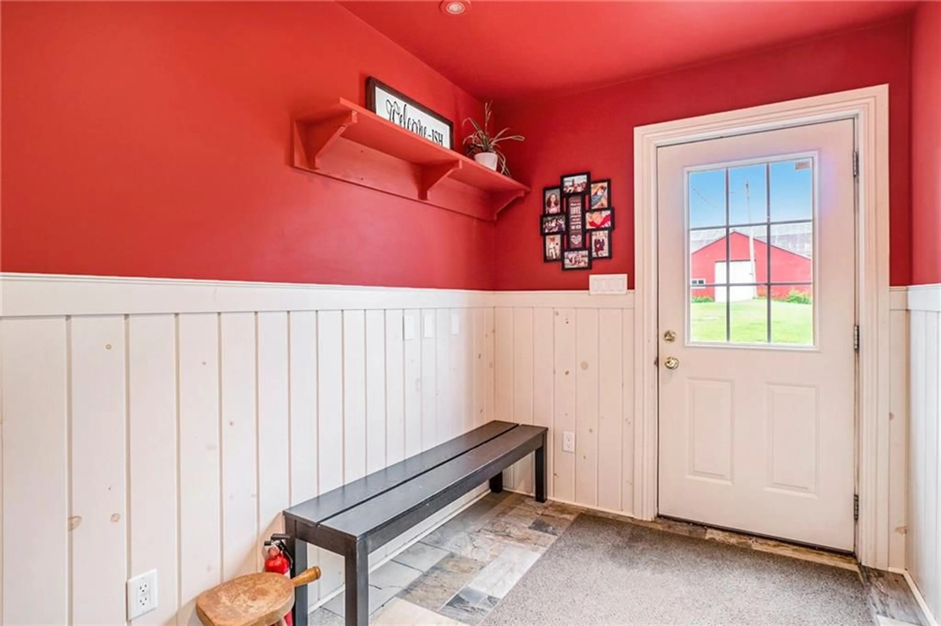 Indoor entryway for 212 FRANKS Rd, Elgin Ontario K0G 1E0