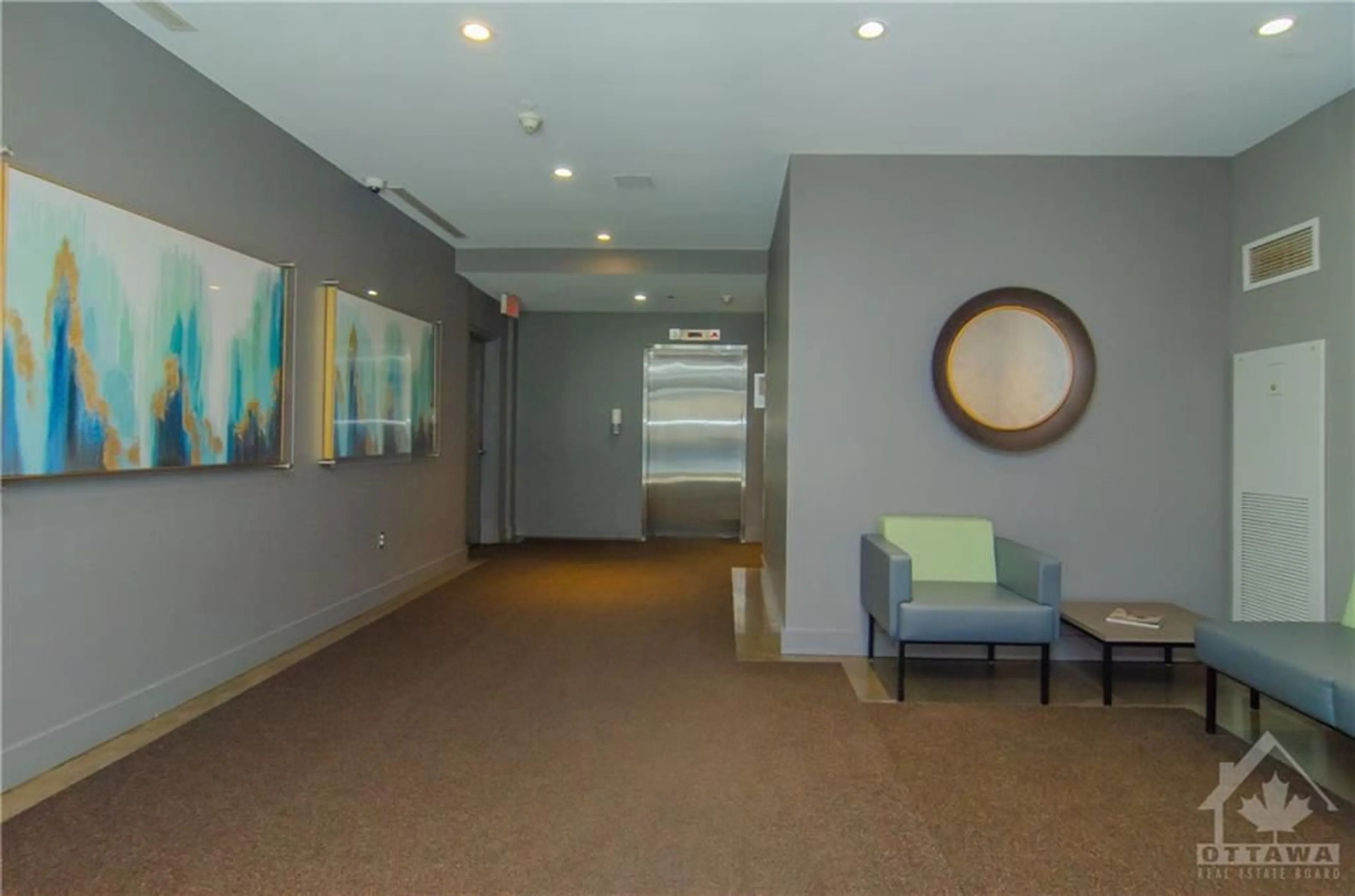 Indoor foyer for 383 CUMBERLAND St #405, Ottawa Ontario K1N 1J7