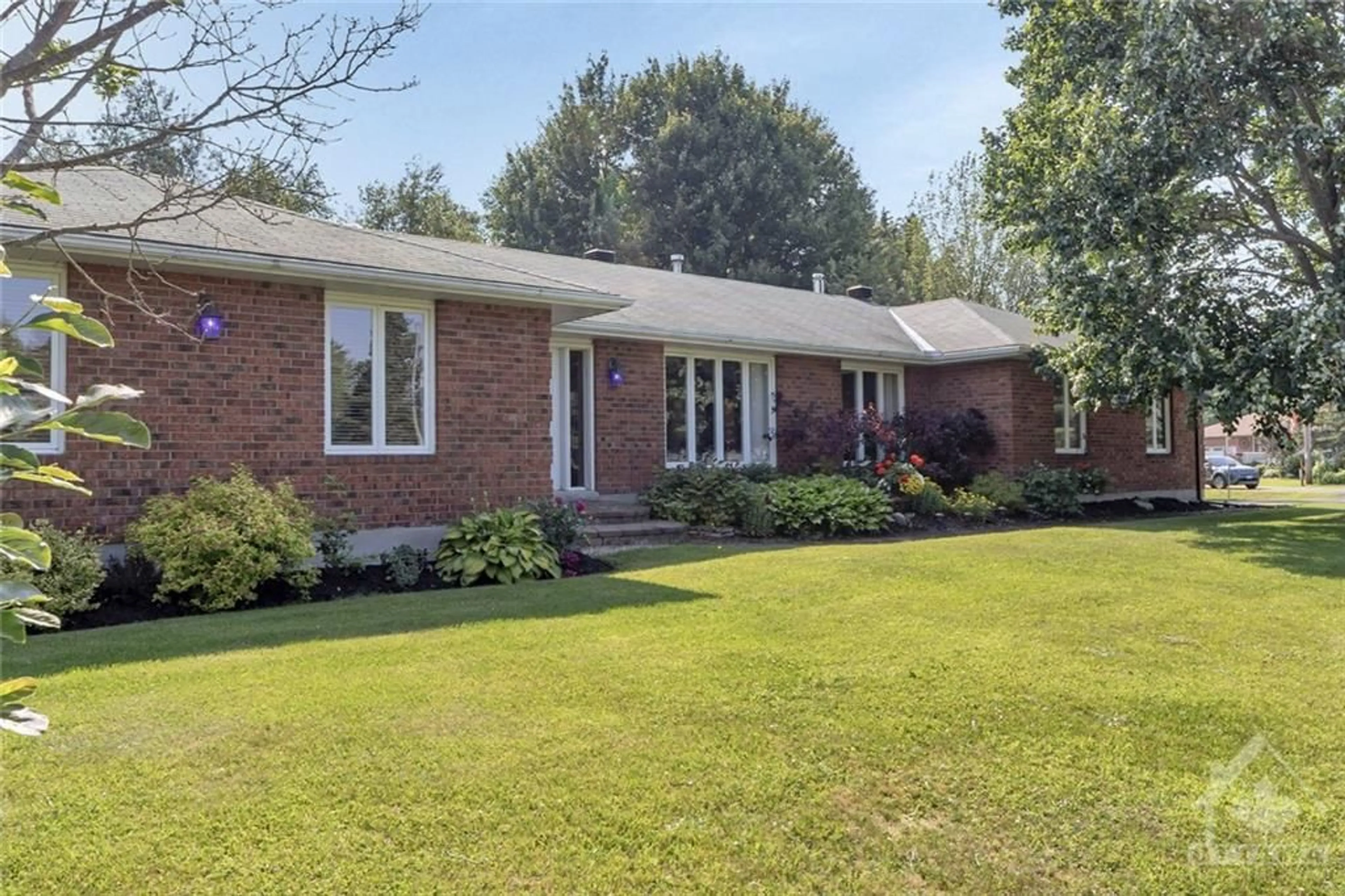 Home with brick exterior material for 1960 HORIZON Dr, Ottawa Ontario K0A 3H0