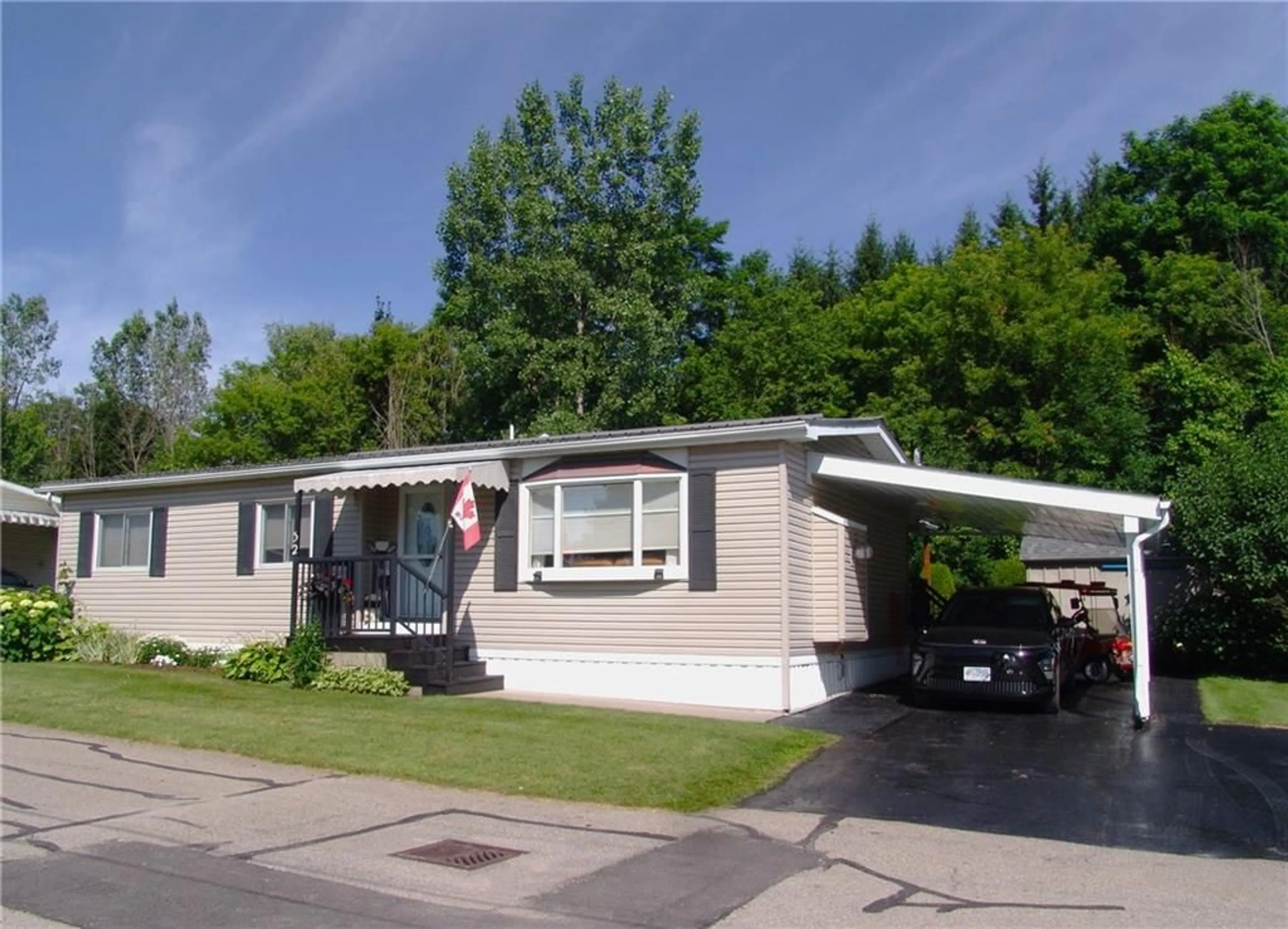 Home with vinyl exterior material for 1871 OXFORD Ave #32, Brockville Ontario K6V 7B5