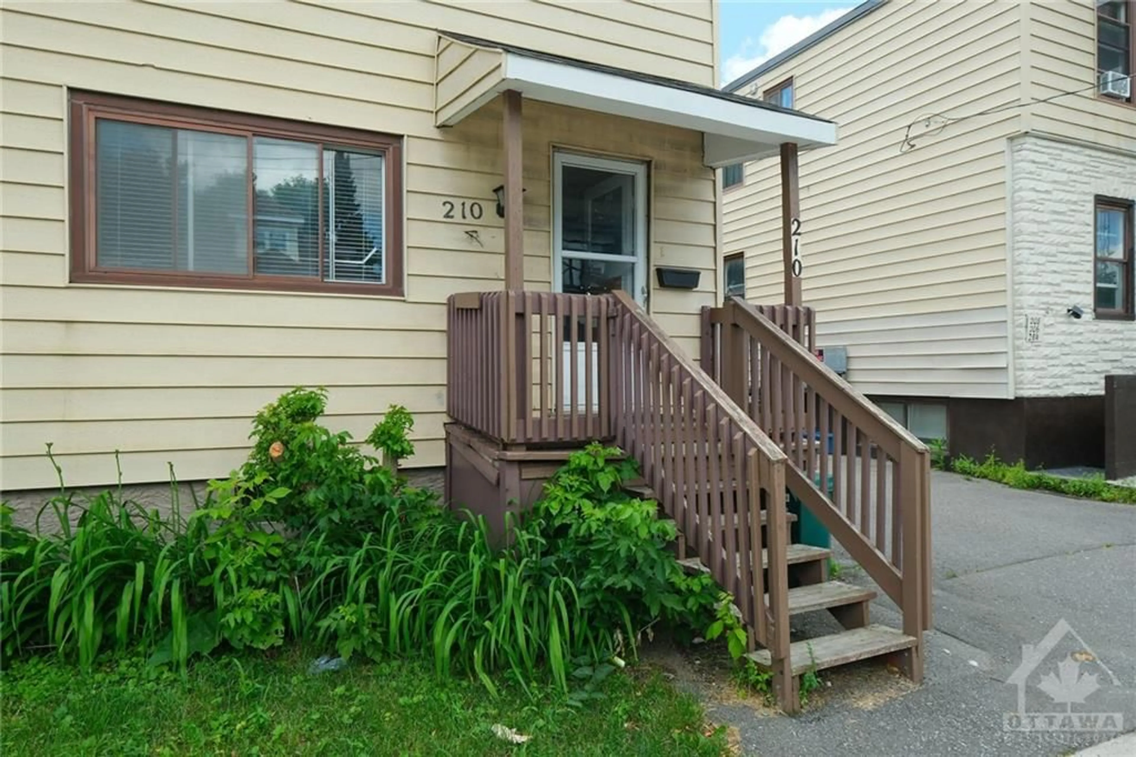 A pic from exterior of the house or condo, cottage for 210 MONTFORT St, Ottawa Ontario K1L 5P4