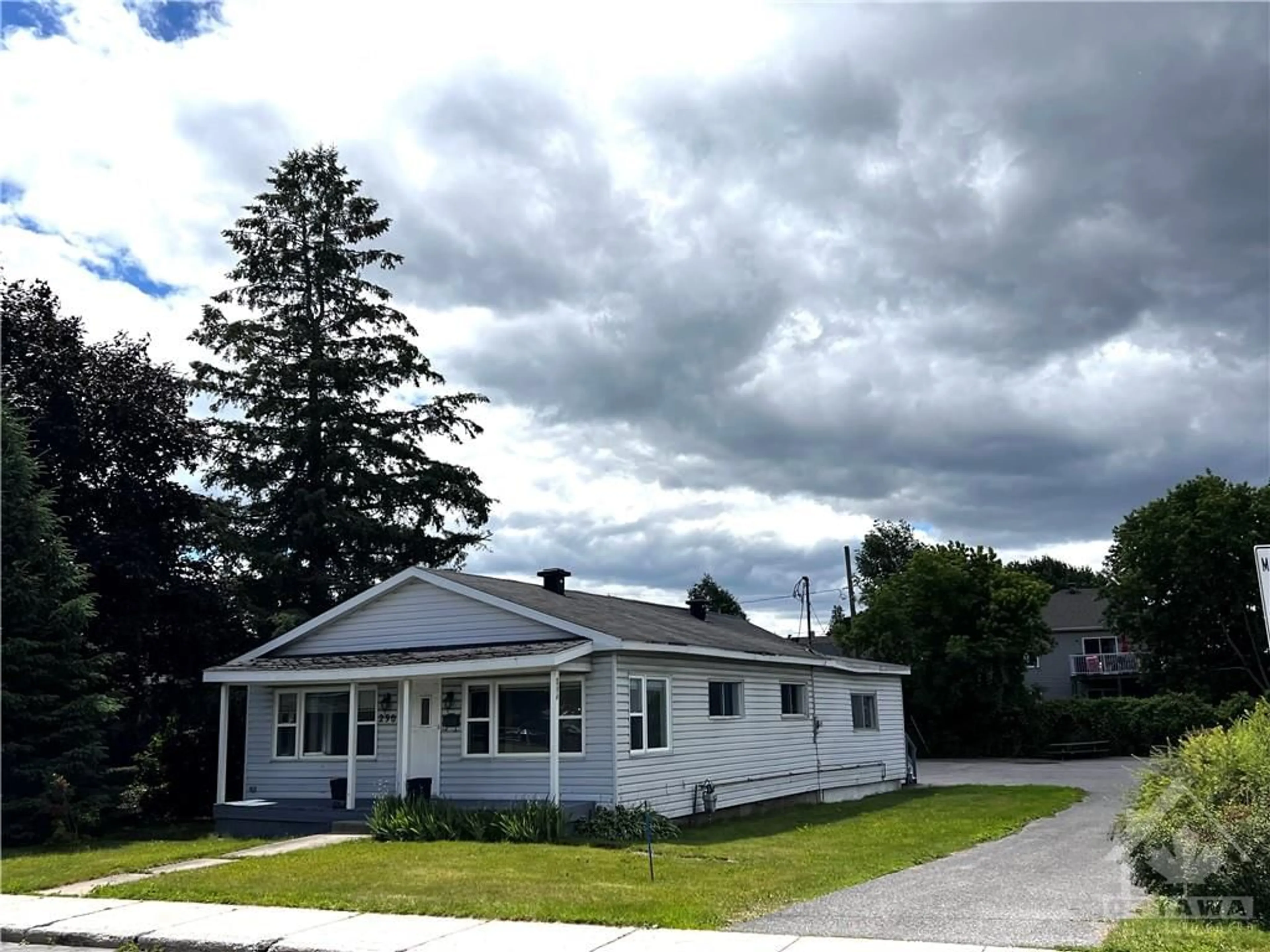 Outside view for 290 TUPPER St, Hawkesbury Ontario K6A 3T6